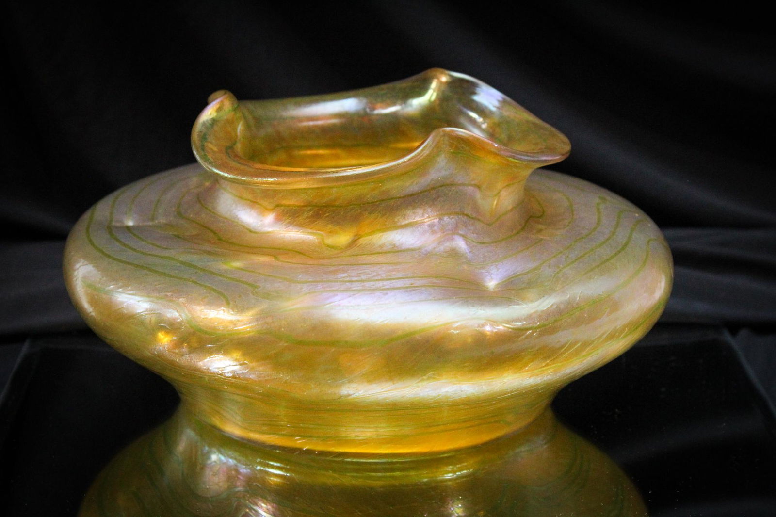 Fritz Heckert Irridescent Changeant Glass Vase (1 of 6)