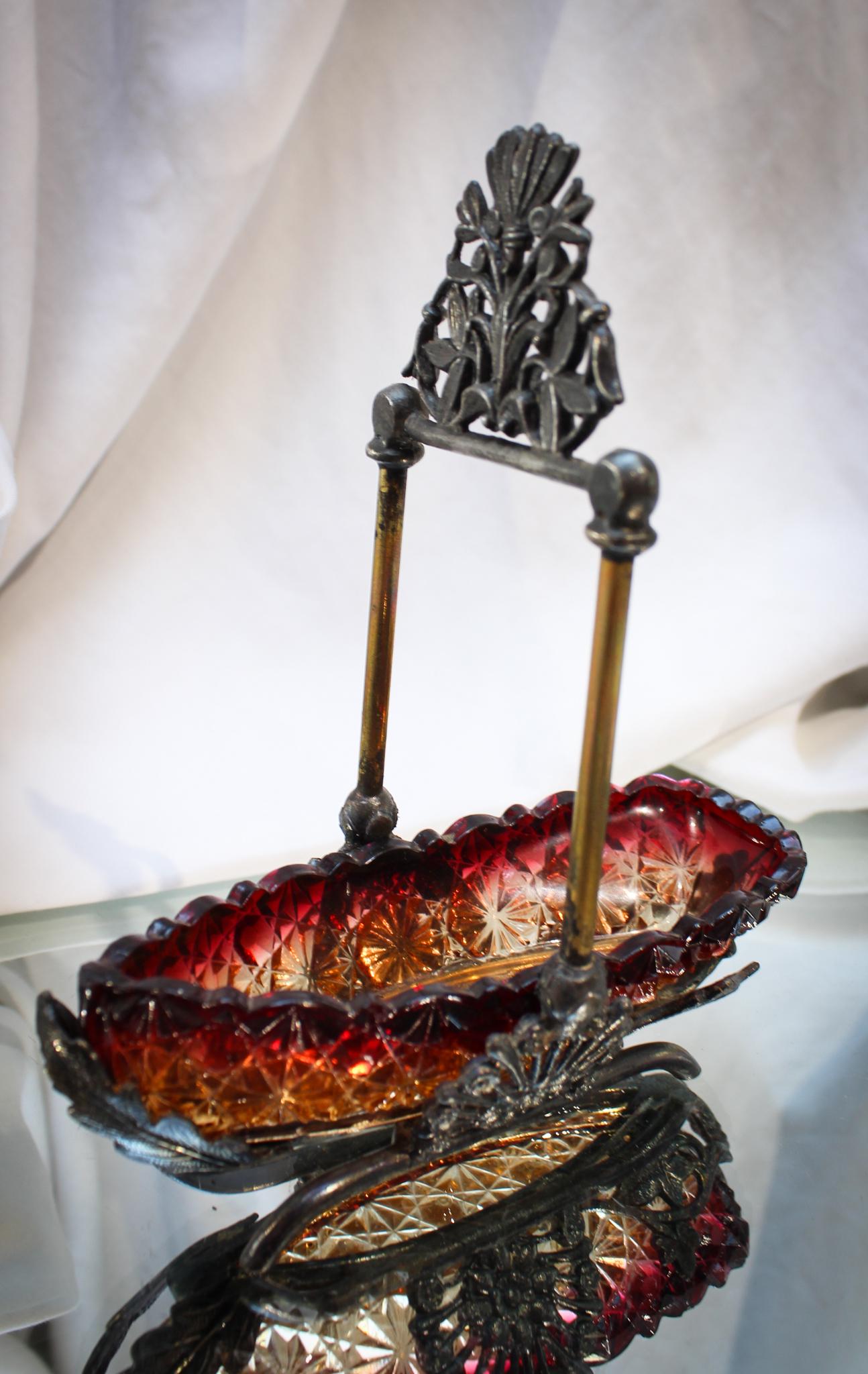 Scarce Amberina Daisy & Button Open Salt Silverplate Toothpick Holder (1 of 5)