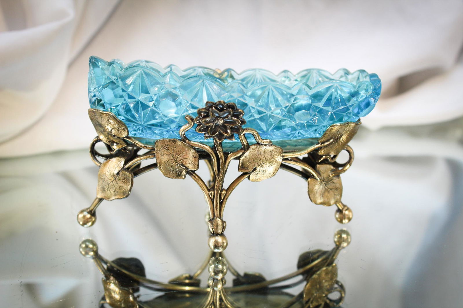 Blue Daisy & Button Open Salt Silverplate Toothpick Holder (1 of 8)