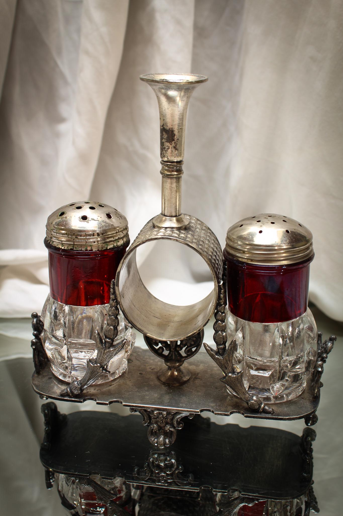 Rockford Silverplate Victorian Salt Shaker Napkin Ring Set (1 of 5)