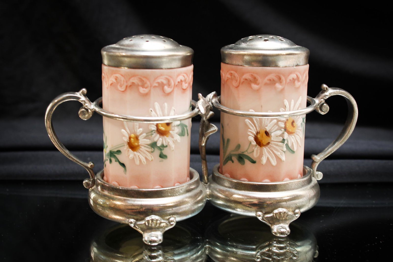 Victorian Glass Shaker Pair in Rockford Silverplate (1 of 4)