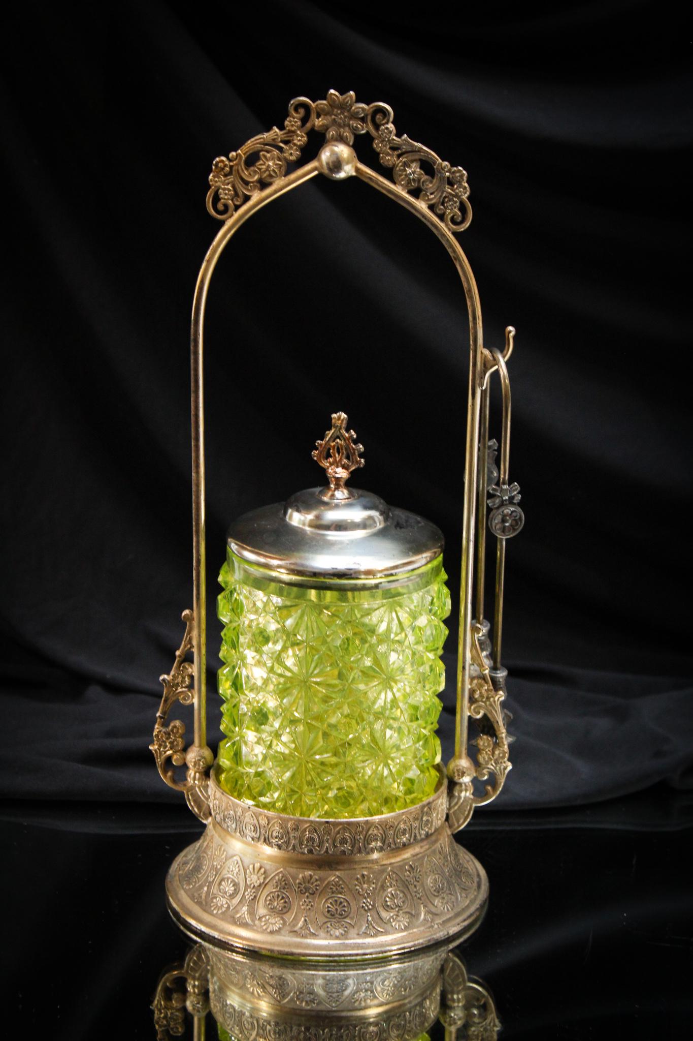 Vaseline Daisy Button Victorian Silverplate Pickle Castor (1 of 5)