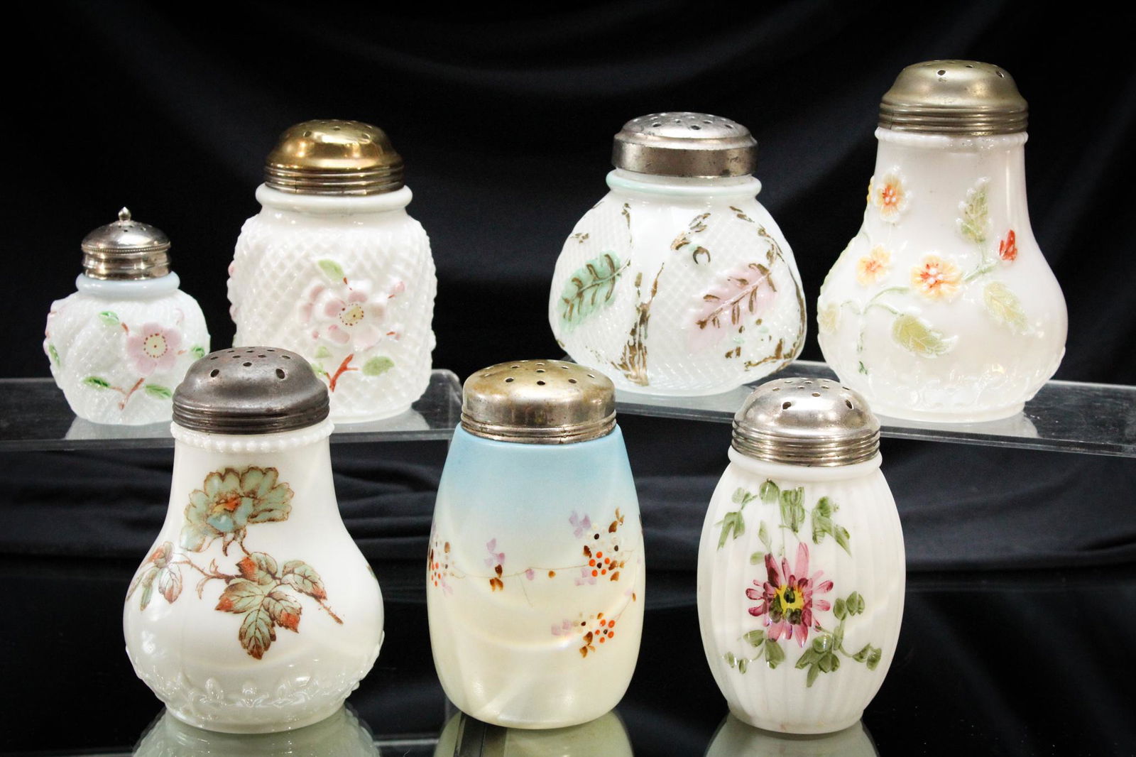 Mega Magnum Auctions 7 pc Lot Milk Glass Sugar Shakers (1 of 4)