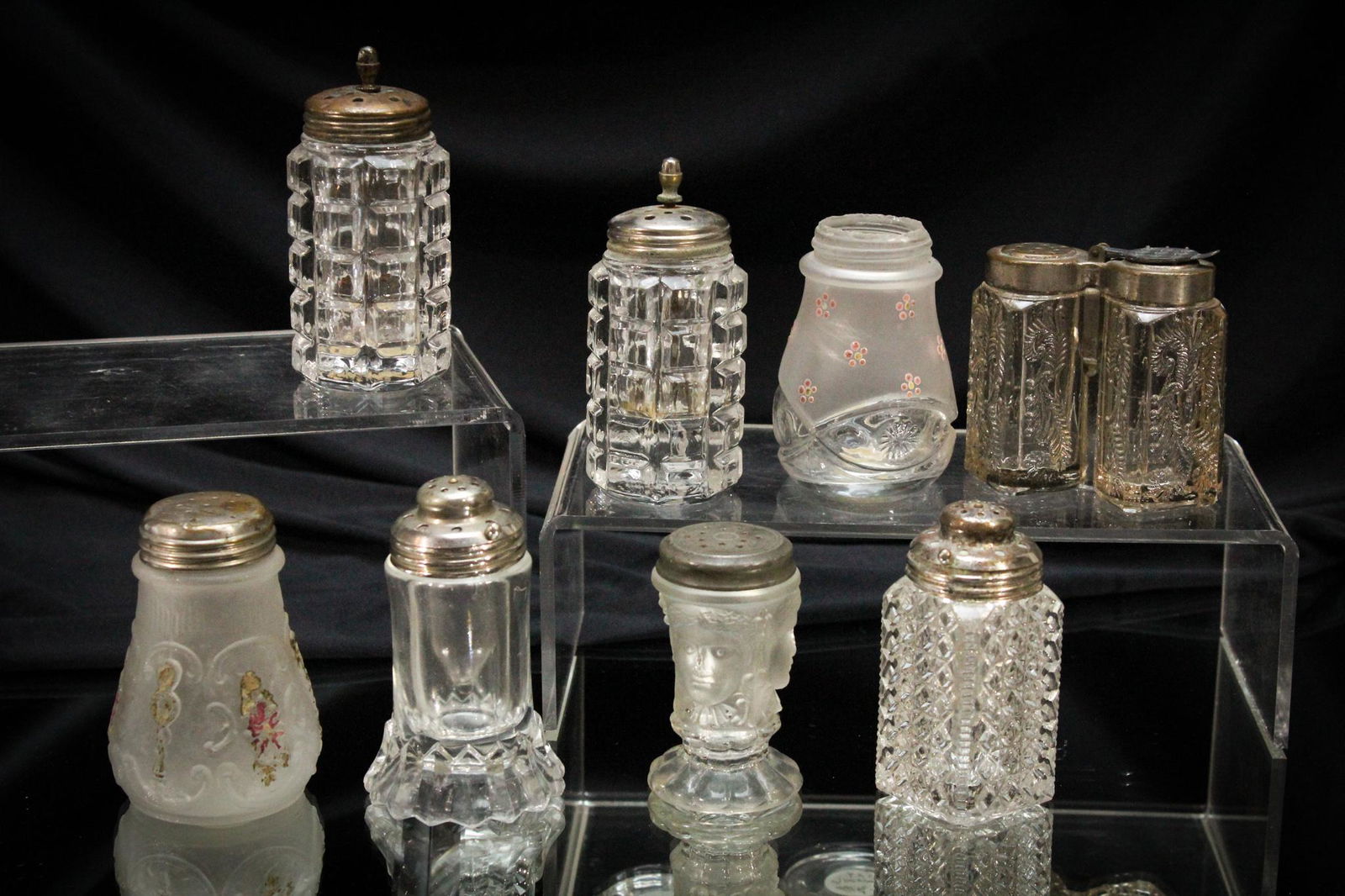 10 pc. Lot Clear Glass Shakers (1 of 3)