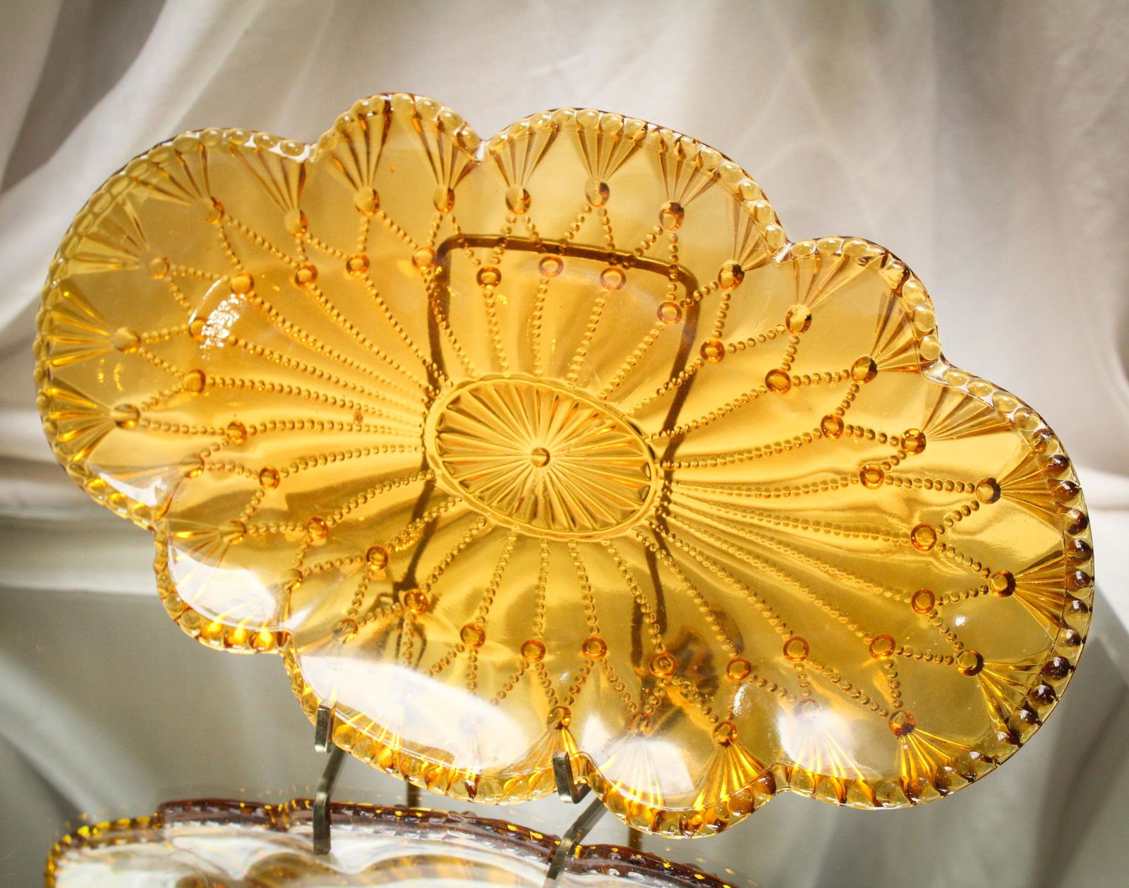 Greentown Victorian Glass Cord Drapery 10" Tray: Yet another fabulous piece of Greentown in the Cord Drapery pattern. This oblong dish is quite a nice one folks. Take a look. Measures 10".