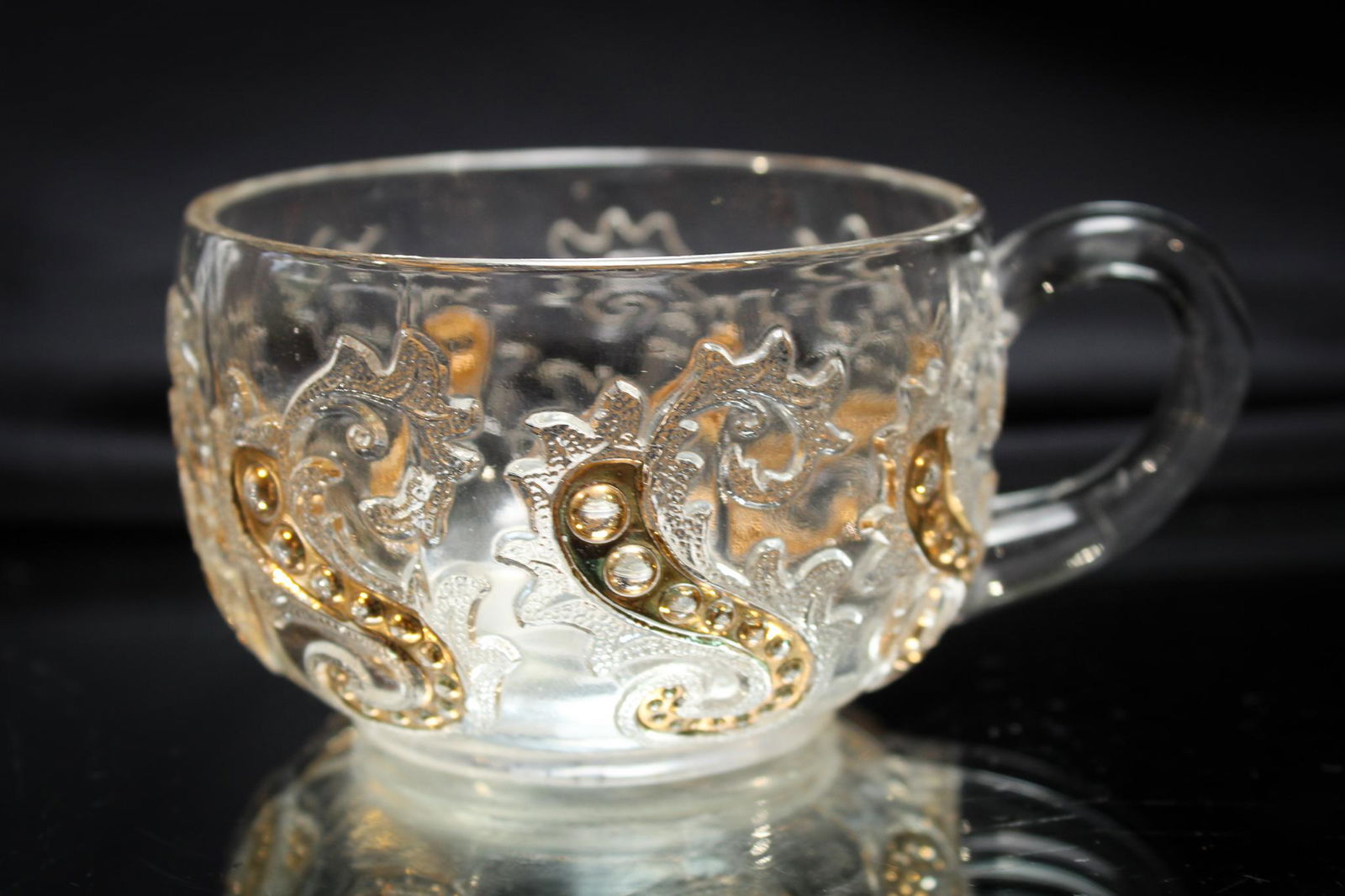 McKee Greentown Chrysanthemum Leaf w/ Gold Punch Cup (1 of 5)