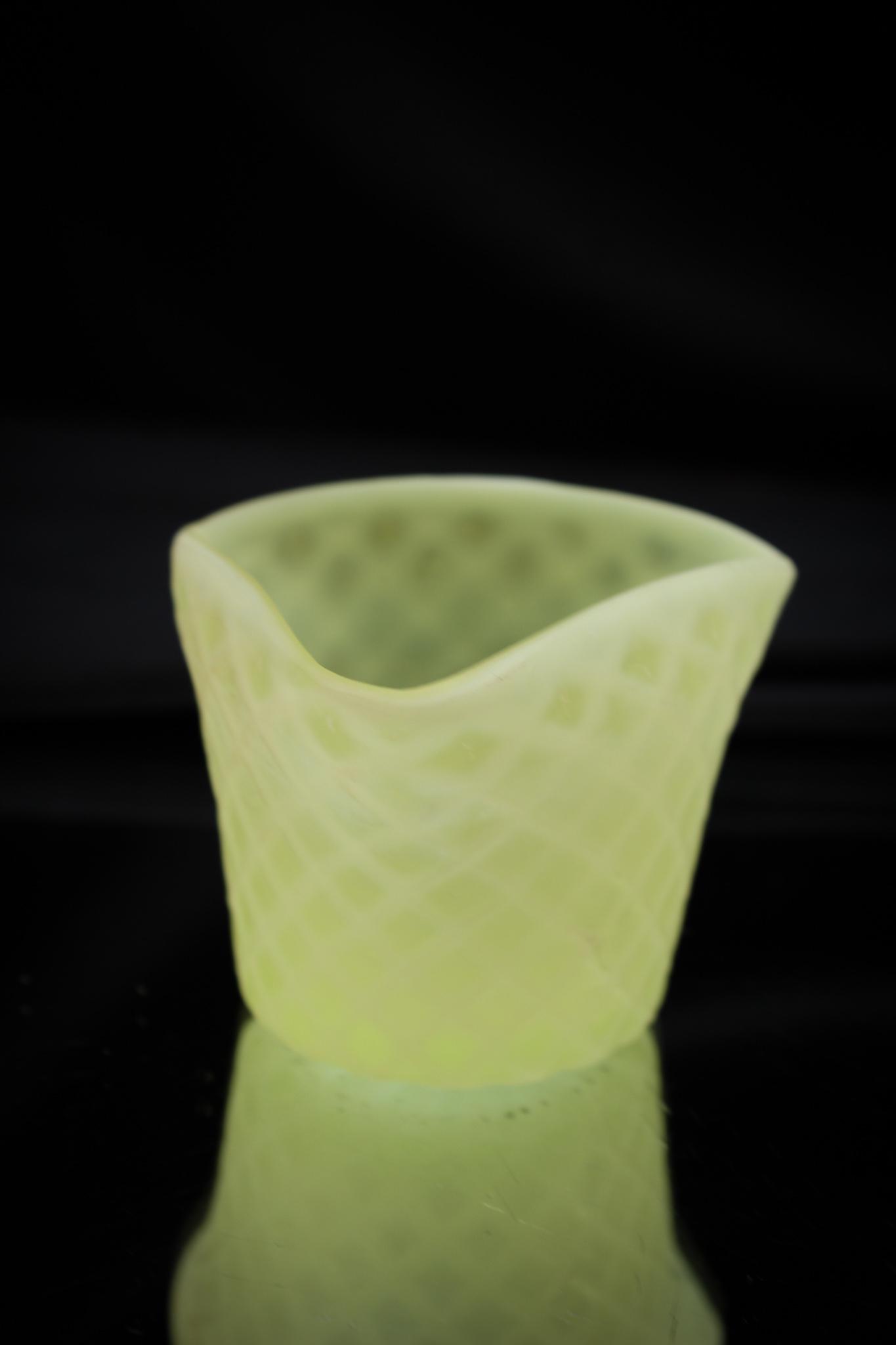 Very Rare Phooenix Vaseline DQ Satin Tri Corner Toothpick Holder (1 of 4)