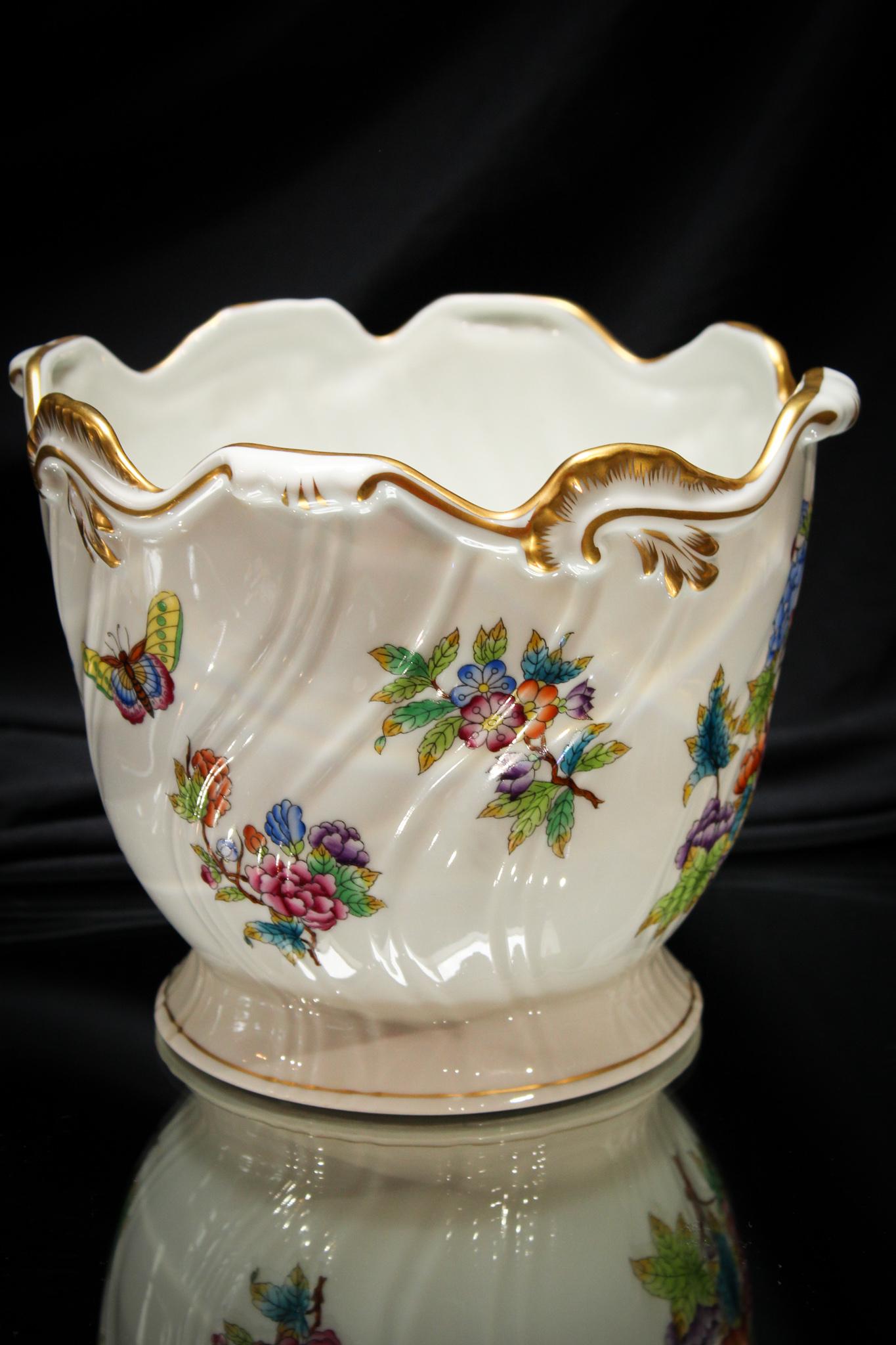 Herend Porcelain Queen Victoria Cache' Pot (1 of 6)