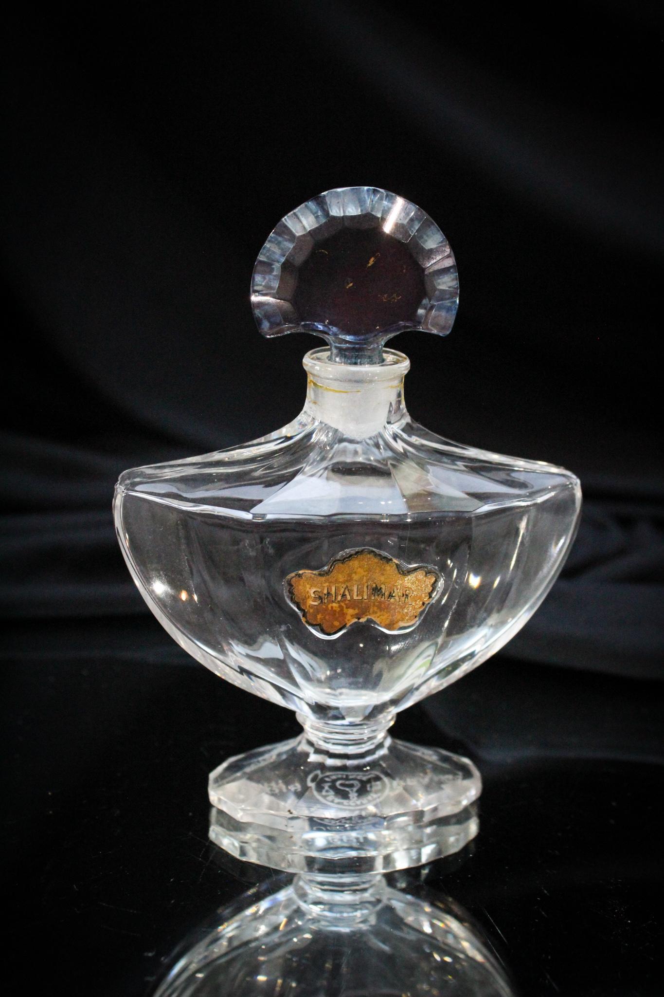 Baccarat France Shalimar Art Glass Perfume Bottle: Lovely Vintage Baccarat France Glass Perfume bottle complete with original blue stopper. Nice. Measures 4 1/2" tall.