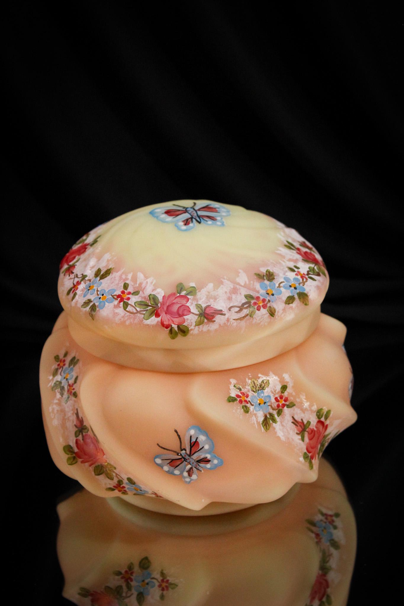 Fenton Marilyn Wagner Wavecrest Butterfly Box (1 of 10)