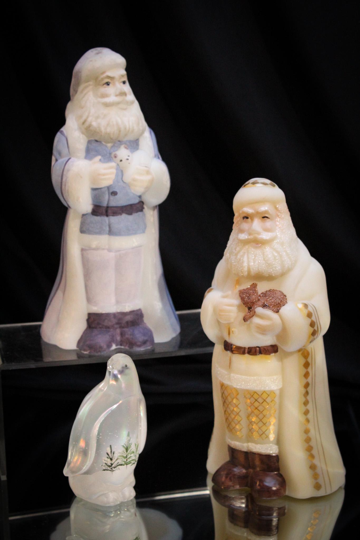 3 pc Lot Fenton Art Glass Santas & Penguin: Cut as a button is this lot of two Fenton art glass Santas and a penguin. Charming. Tallest measures 8 1/2" tall.