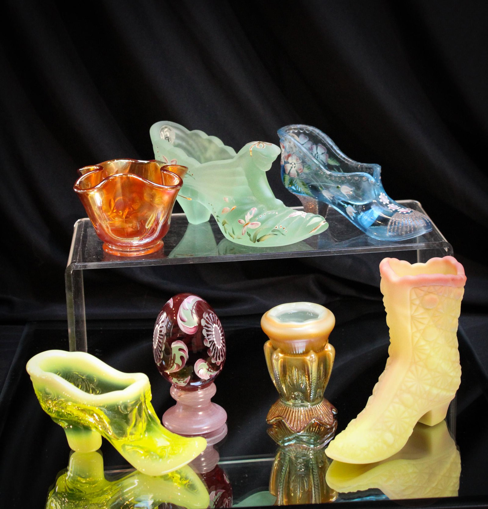 Mega Magnum 7 pc Lot Fenton Art Glass Novelites: Well folks. We are famous for our Mega Magnum Auctions Lots. Here is a classic example. Lot of 7 pieces of Fenton to include 4 shoes, 1 egg, and two toothpicks. Tallest measures 4 1/4".