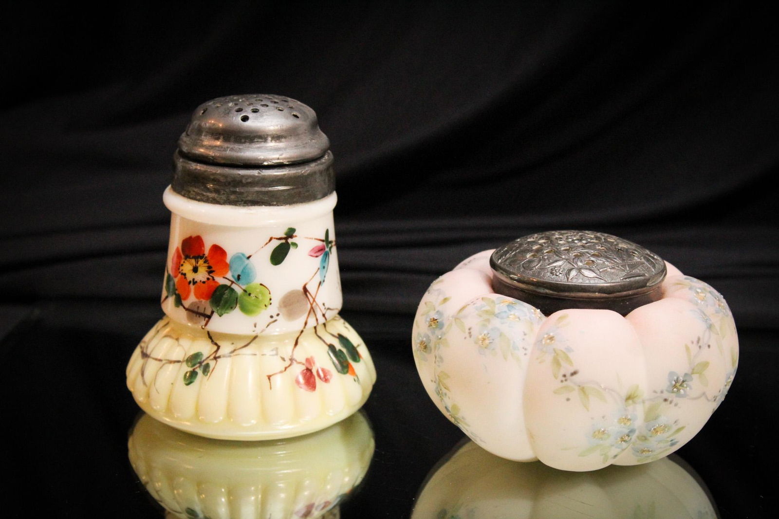 2 pc Lot Victorian Mt. Washington & More Sugar Shakers (1 of 8)