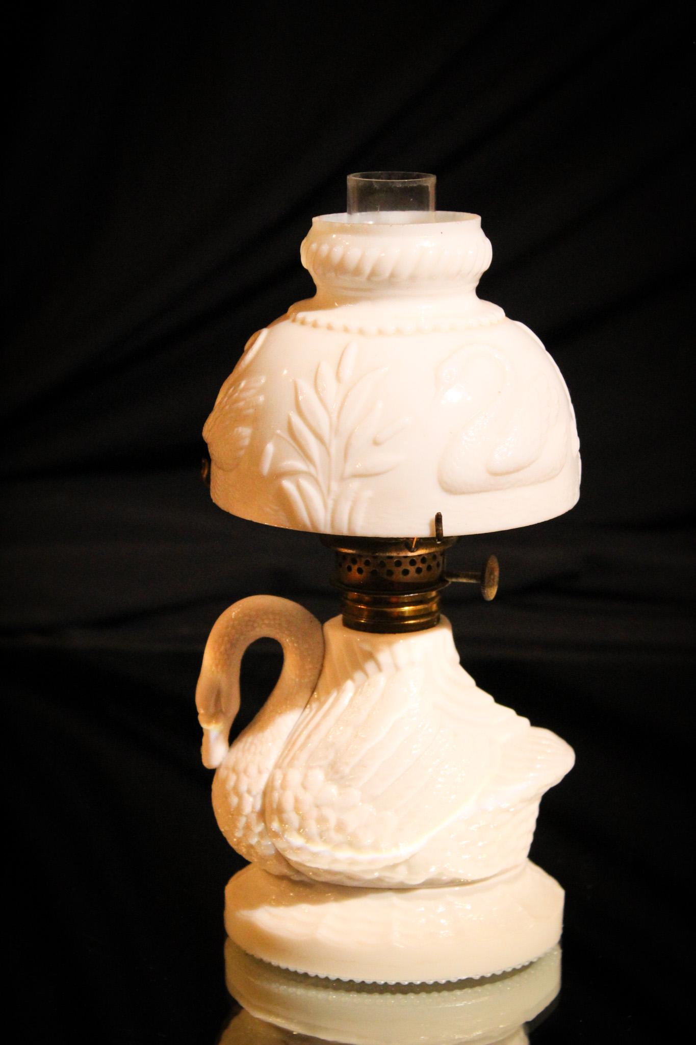 Rare Atterbury Swan Opal Victorian Miniature Oil Lamp (1 of 11)