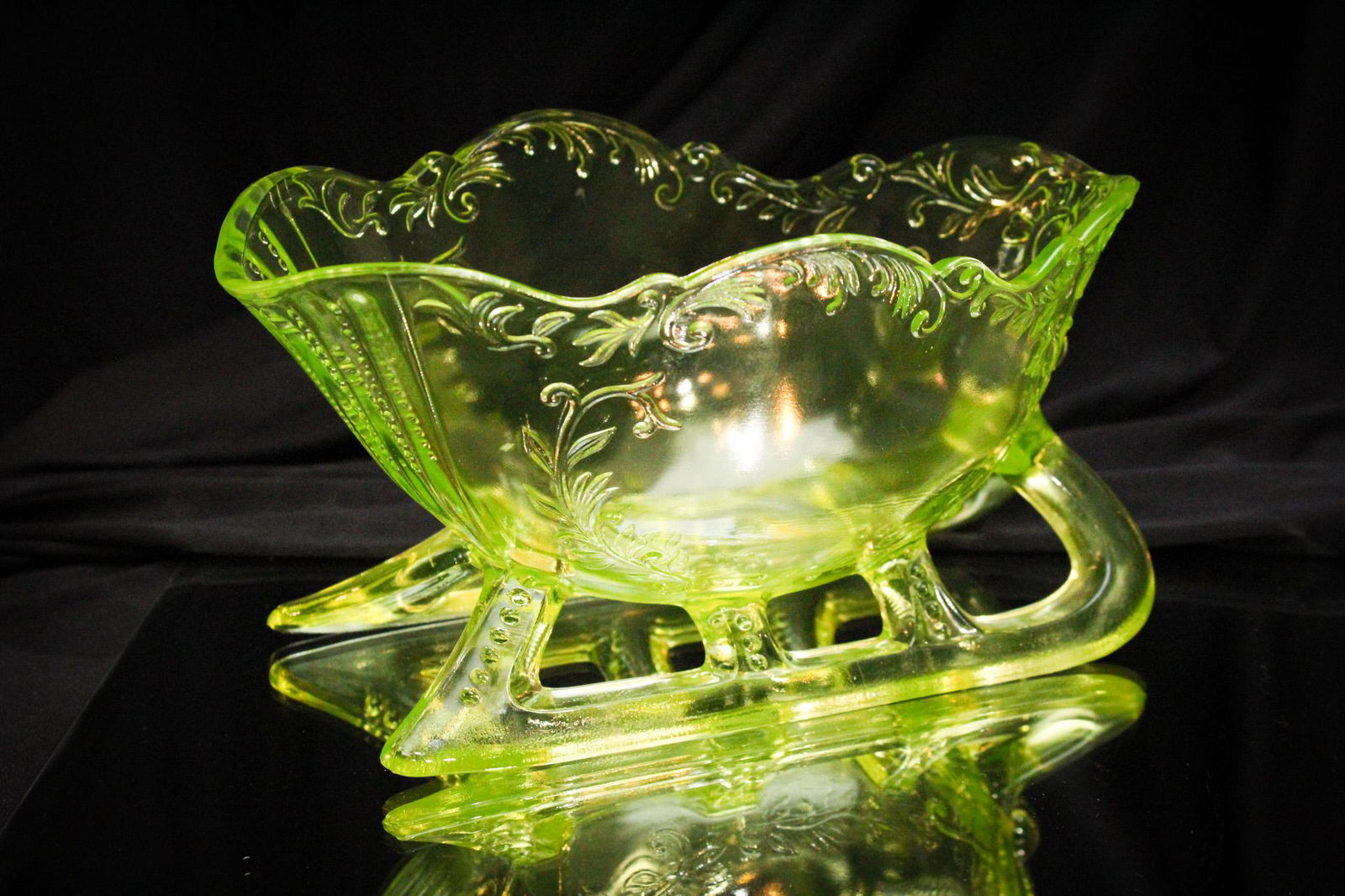 Westmoreland Vaseline Glass Novelty Large Sleigh (1 of 7)