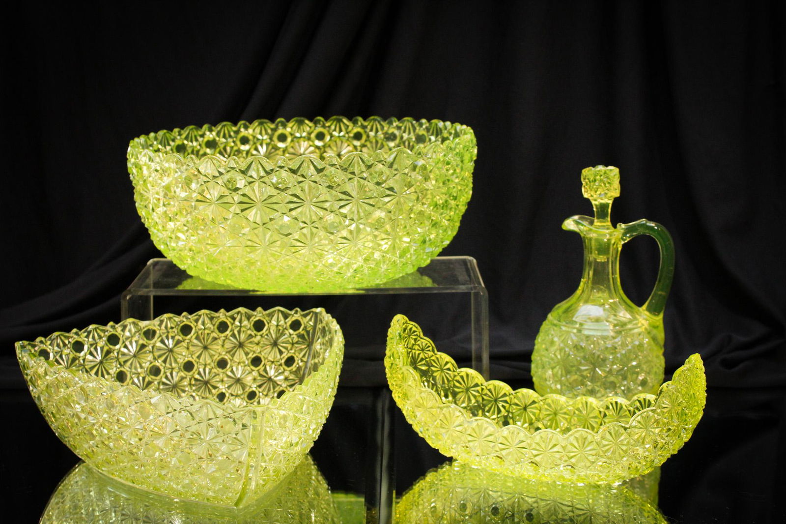 4 pc Lot Victorian Vaseline Daisy & Button Lot (1 of 14)