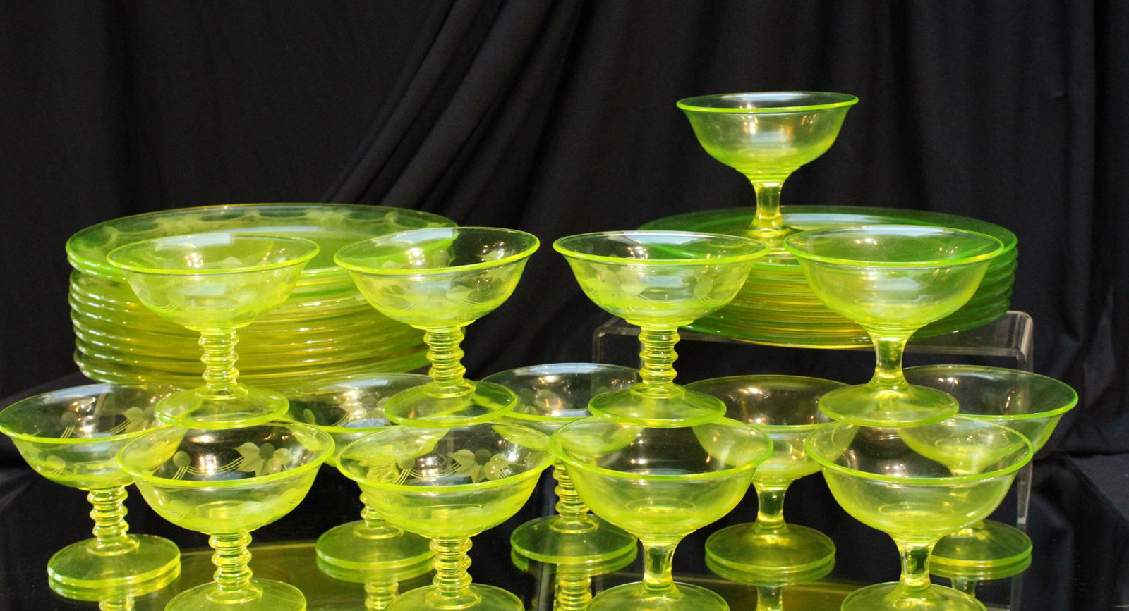 30 pc Lot Vaseline Depression Era Glass Snack Sets (1 of 8)