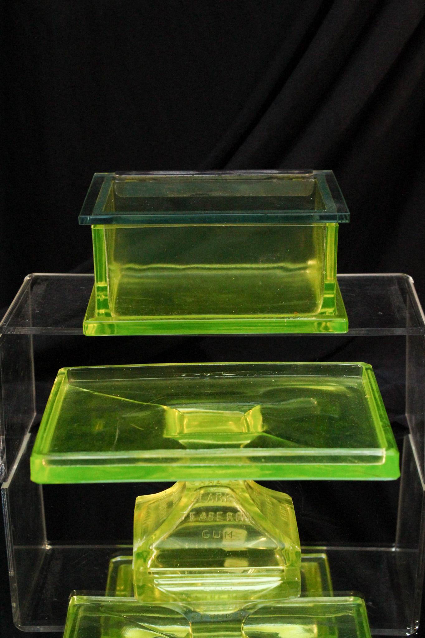 2 pc Lot Vaseline Glass Teaberry Gum & Trinket Box (1 of 10)