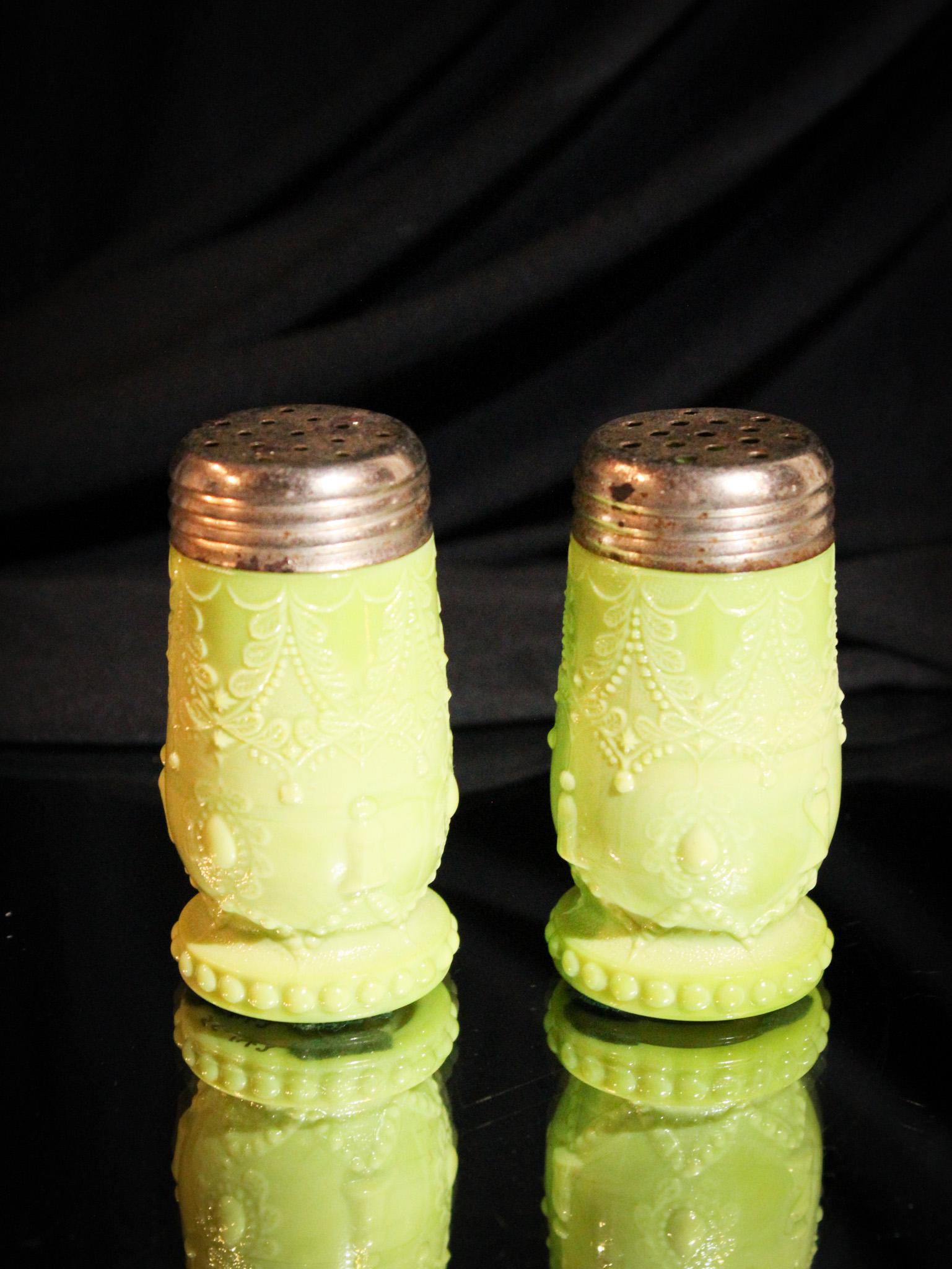 Scarce Nile Green Greentown Teardrop & Tassle Salt Shaker Pair (1 of 4)