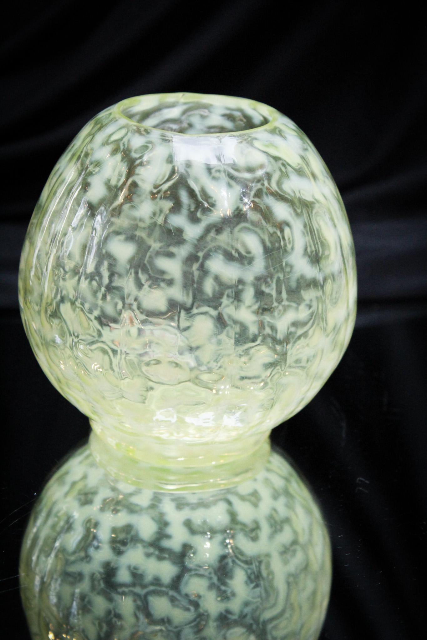 Vaseline Opalescent Coral Reef Victorian Glass Rose Bowl (1 of 4)