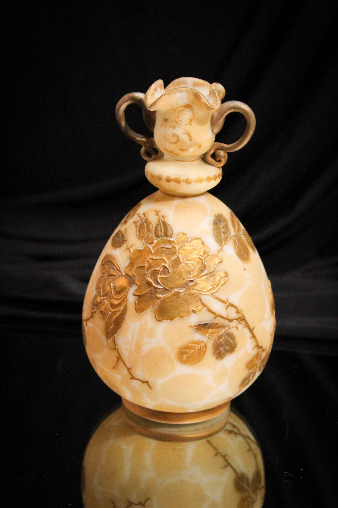 Mt. Washington Crown Milano dbl Handle Gilt Victorian Glass Vase (1 of 8)