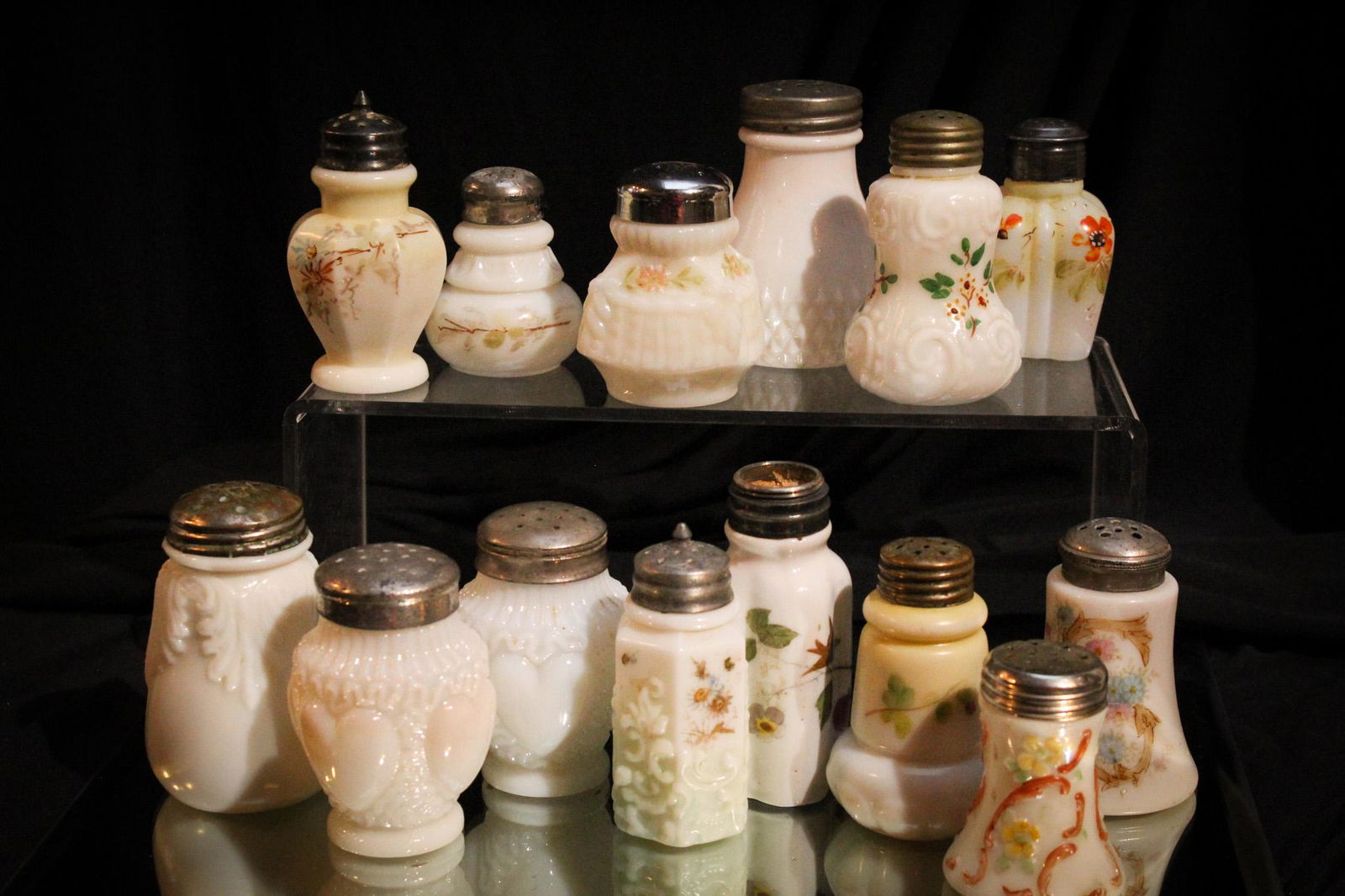 Mega Magnum Auctions 14 pc Lot Victorian Milk Glass Shakers (1 of 4)