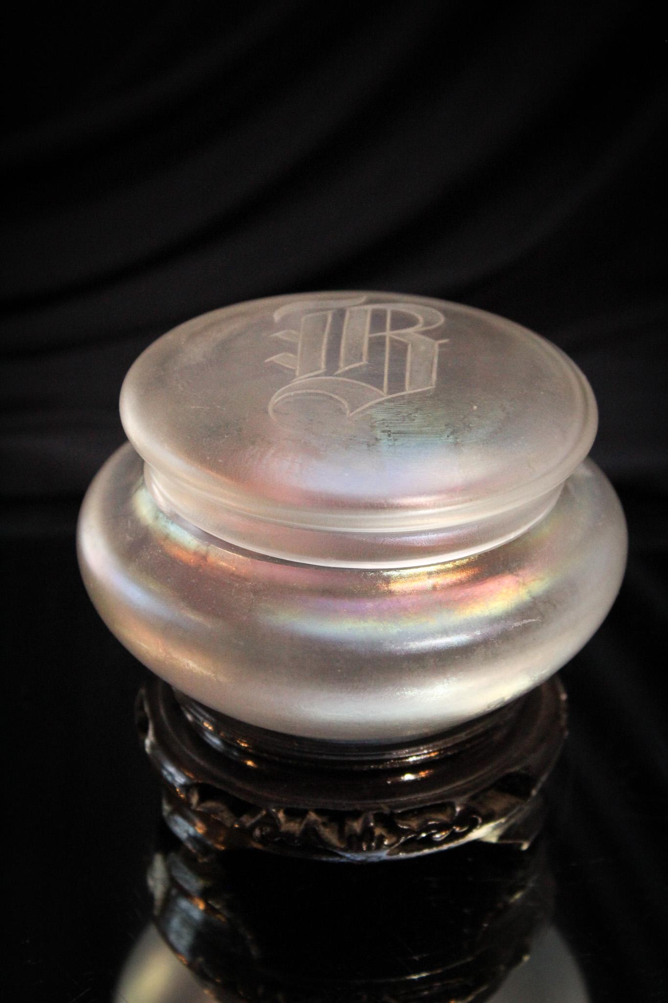 Steuben Verre De Soie Covered Powder Jar (1 of 10)