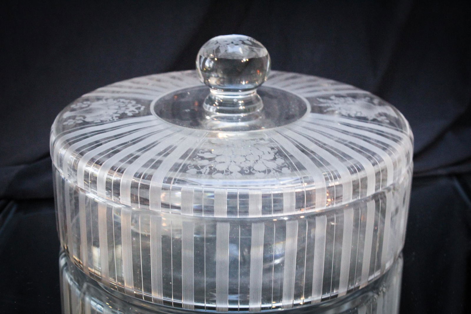 Large Signed Hawkes Engraved Florals Covered Box (1 of 8)