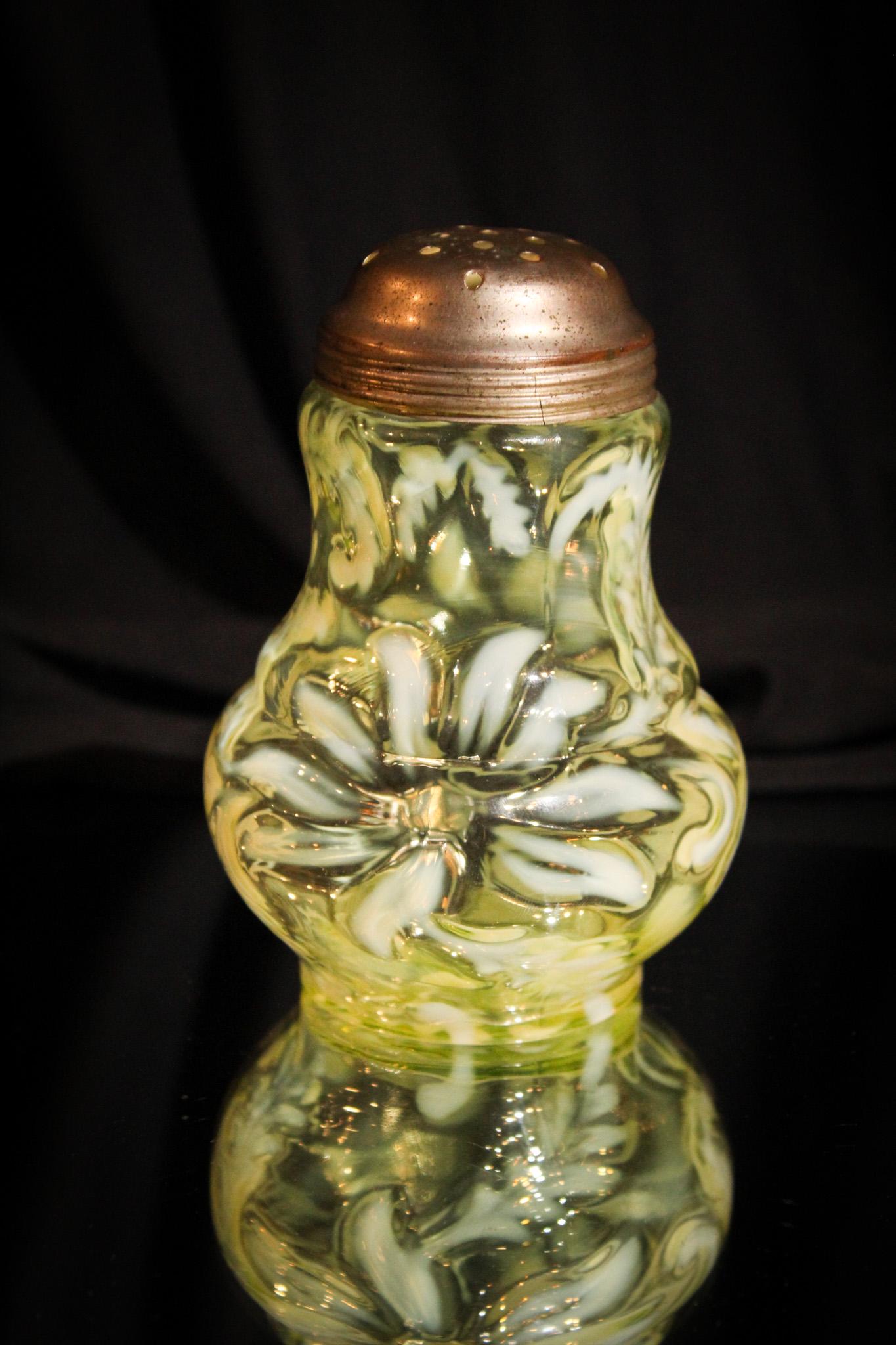Scarce Vaseline Opalescent Poinsettia Victorian Sugar Shaker (1 of 4)