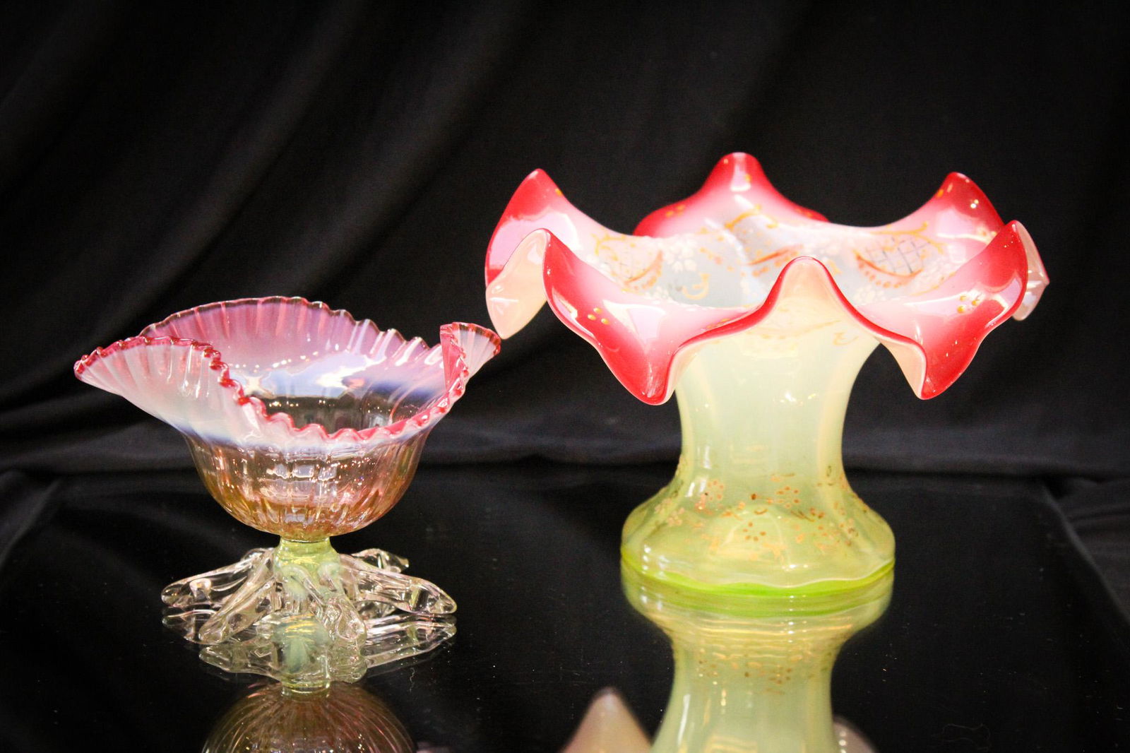 2 pc Art Glass Uranium Diminutive Vases (1 of 9)