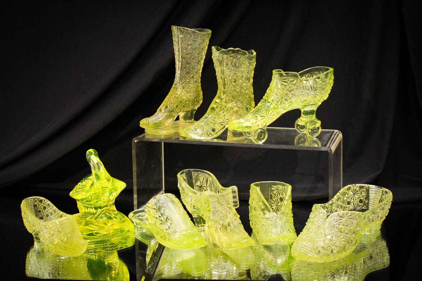 Mega Magnum Auctions 9 pc Lot Old & New Vaselinne Glass Noveltyania (1 of 9)