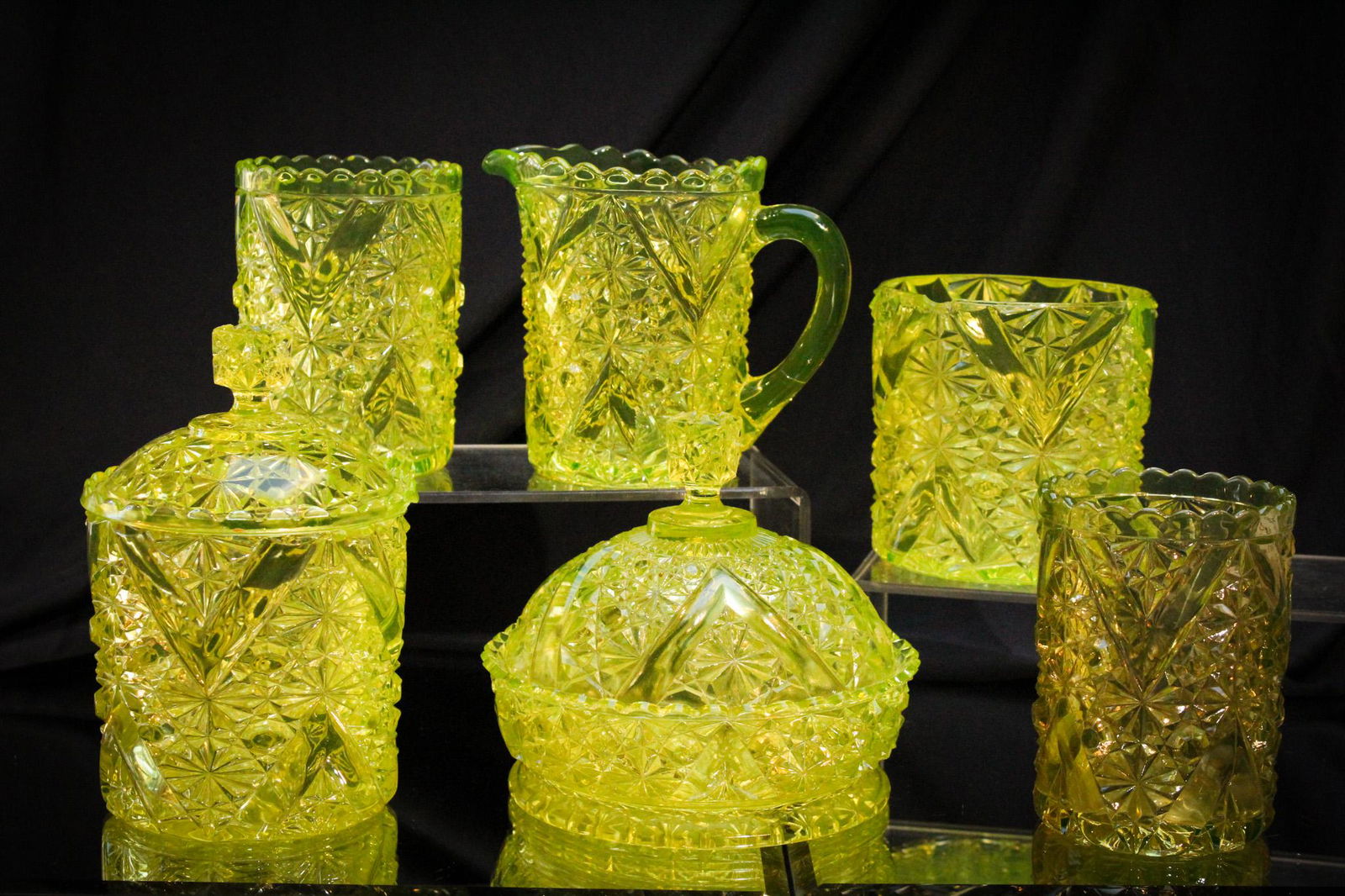 Mega Magnum Auctions 6 pc Lot Vaselne Daisy & Button V Ornament (1 of 17)