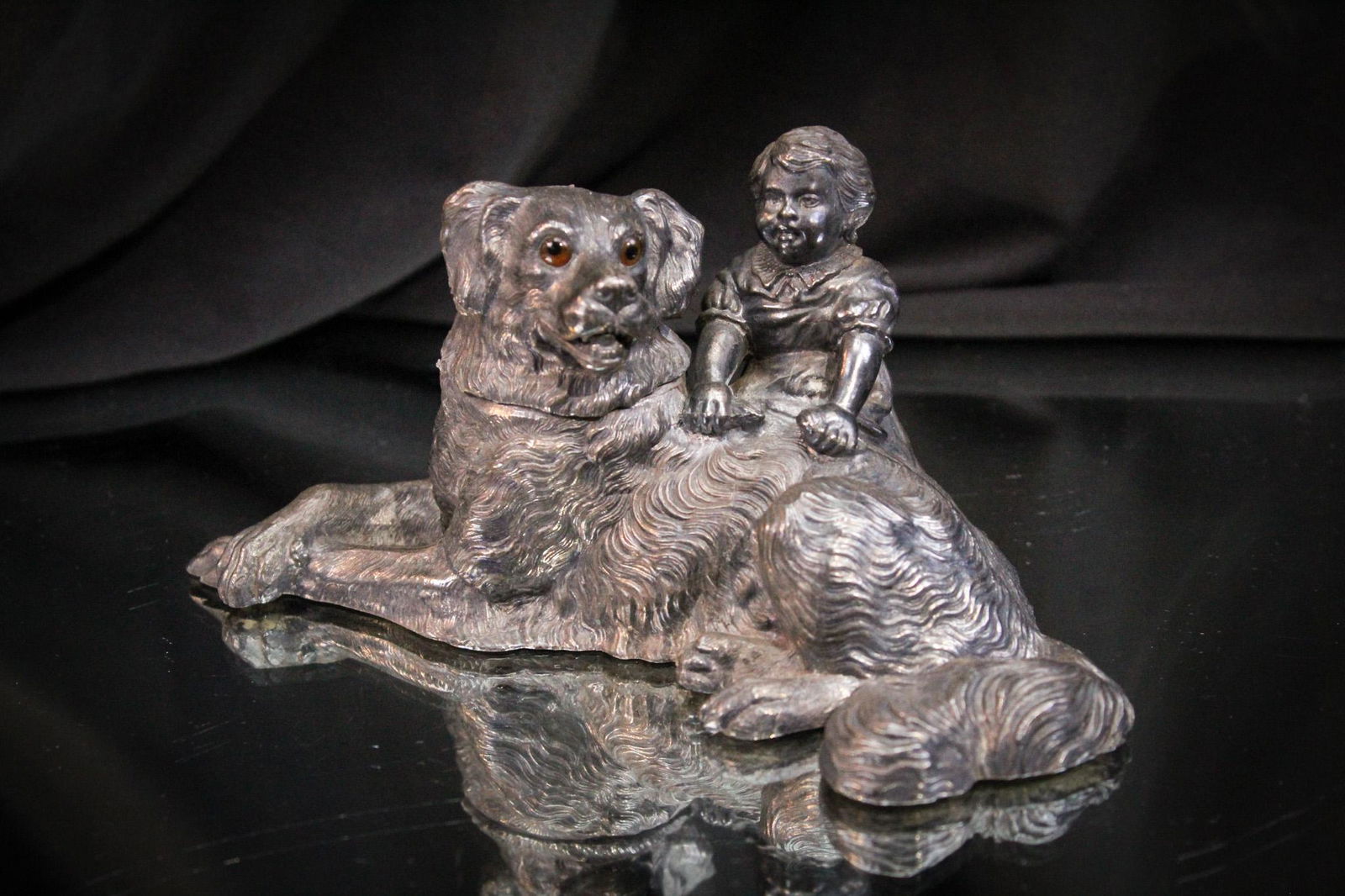 Meriden Silverplate Kate Greenaway Girl & Dog Inkwell (1 of 7)