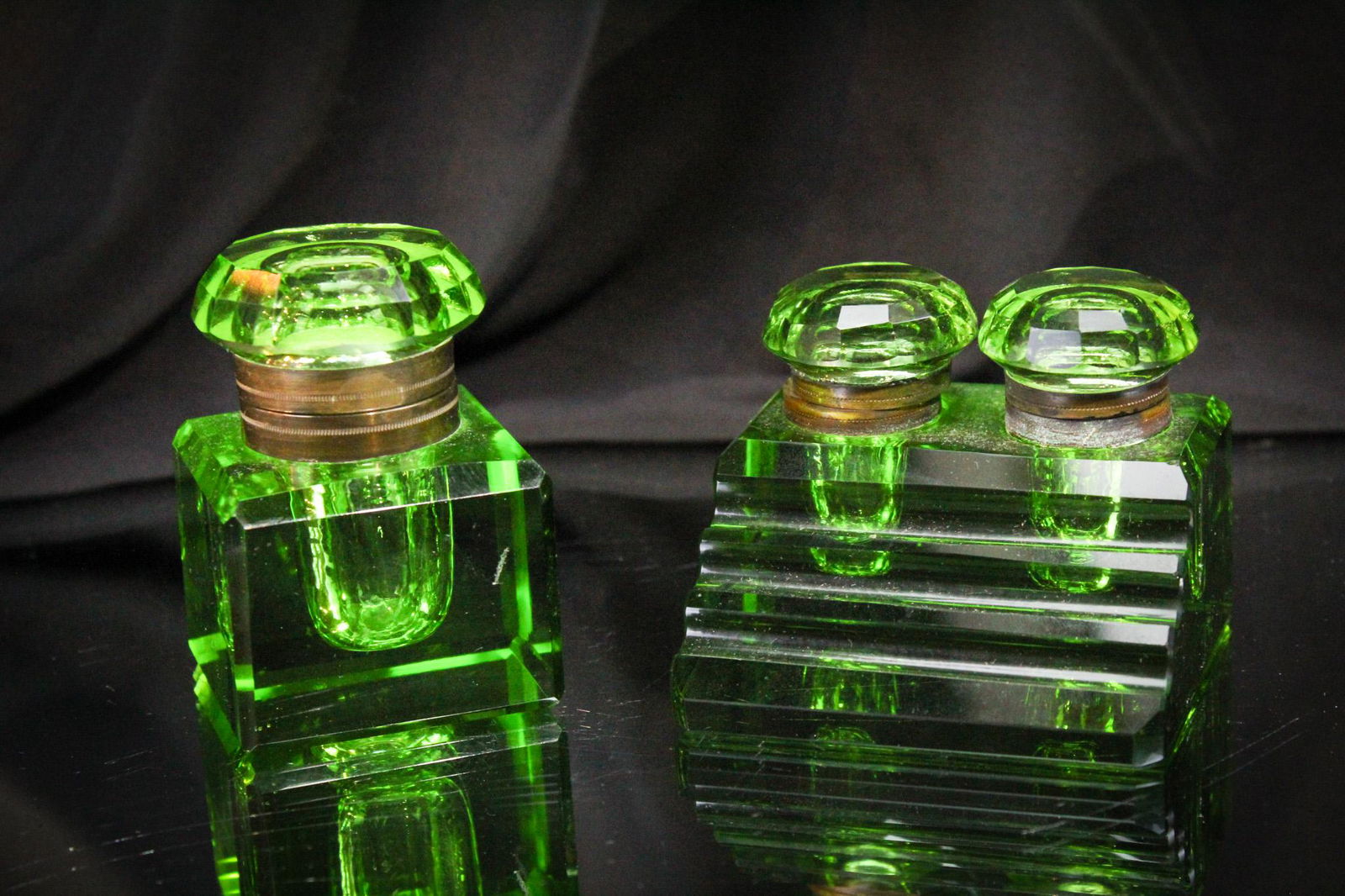 2 pc Lot Antique Green Cut Glass Inkwells (1 of 8)
