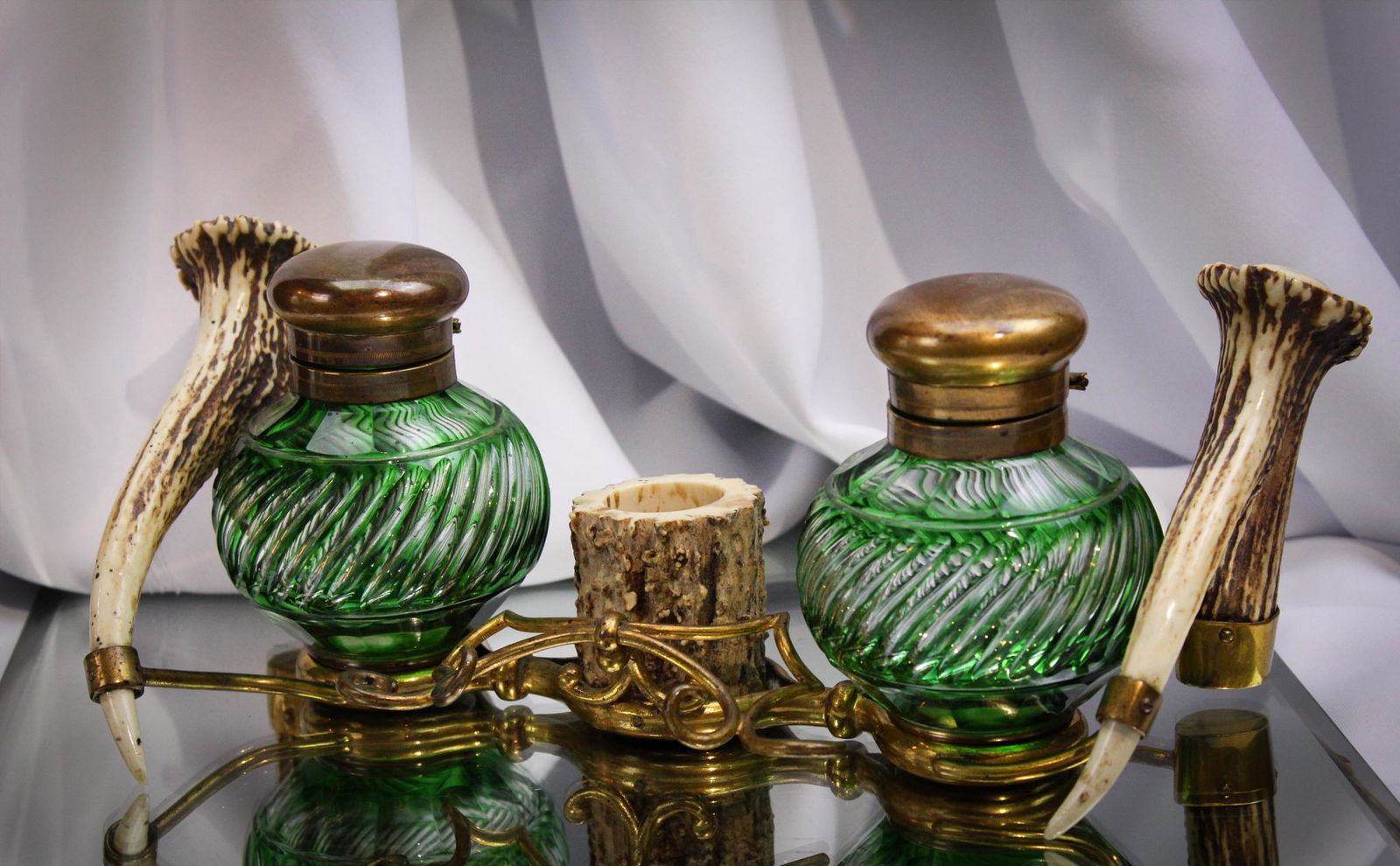 Signed Tiffany & Co. DBL Inkwell Green Cut to Clear Glass Antlers (1 of 14)