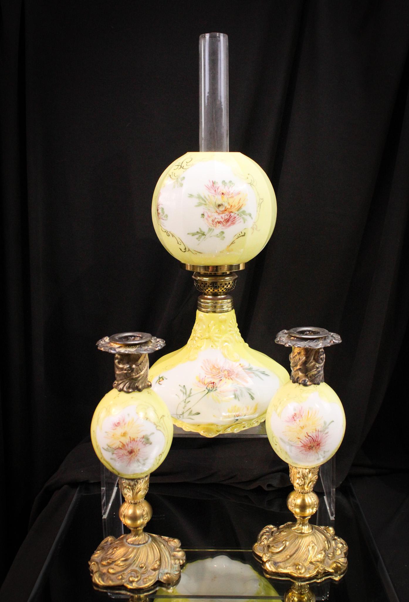 Pairpoint Junior Oil lamp and Candlestick Set (1 of 13)