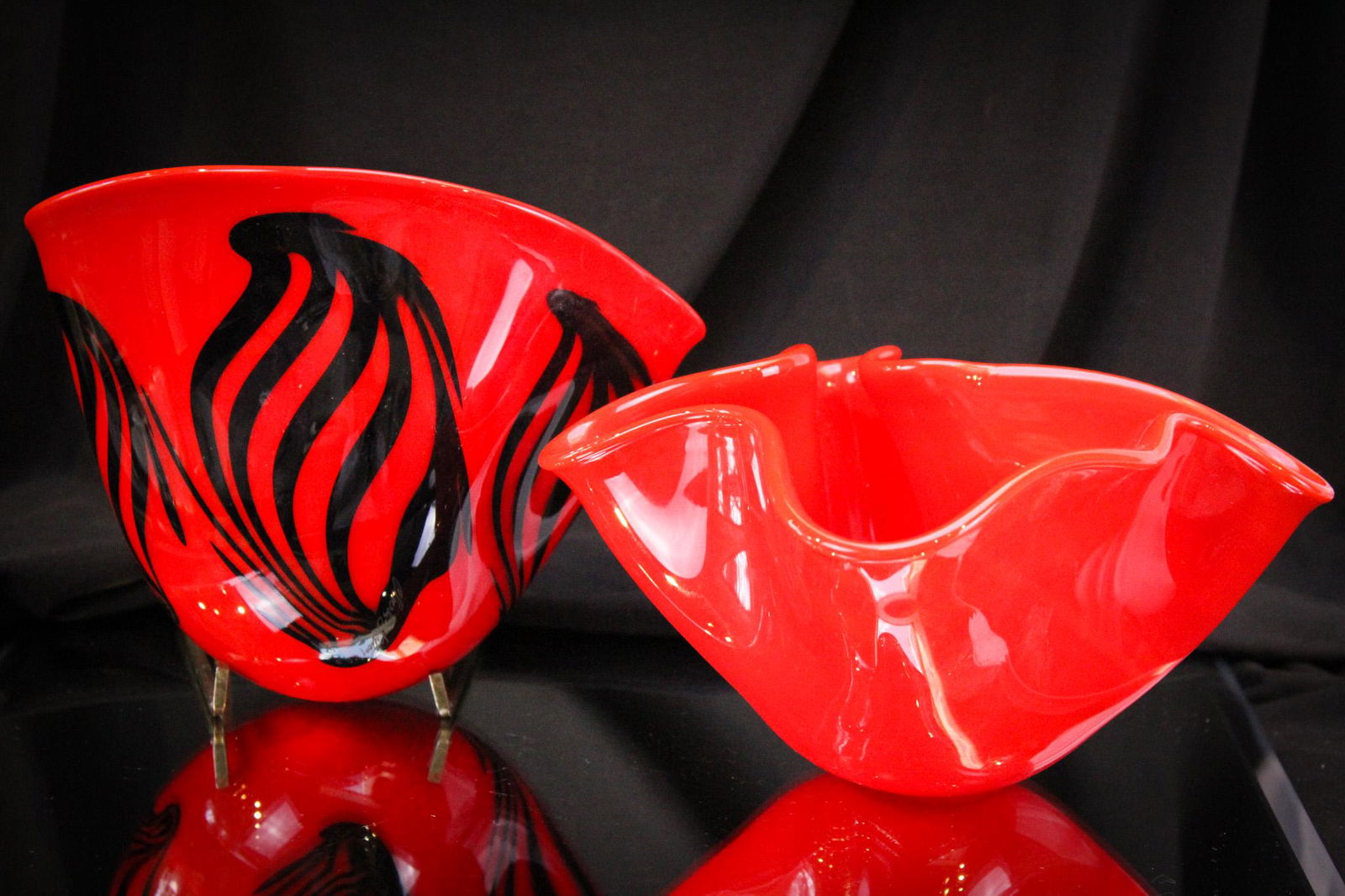 2 pc Lot Lotton Red Art Glass Vases (1 of 9)