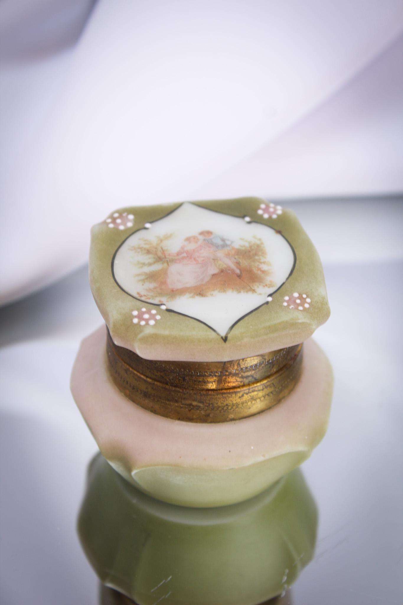 Signed Wavecrest Nakara Ring Box (1 of 3)