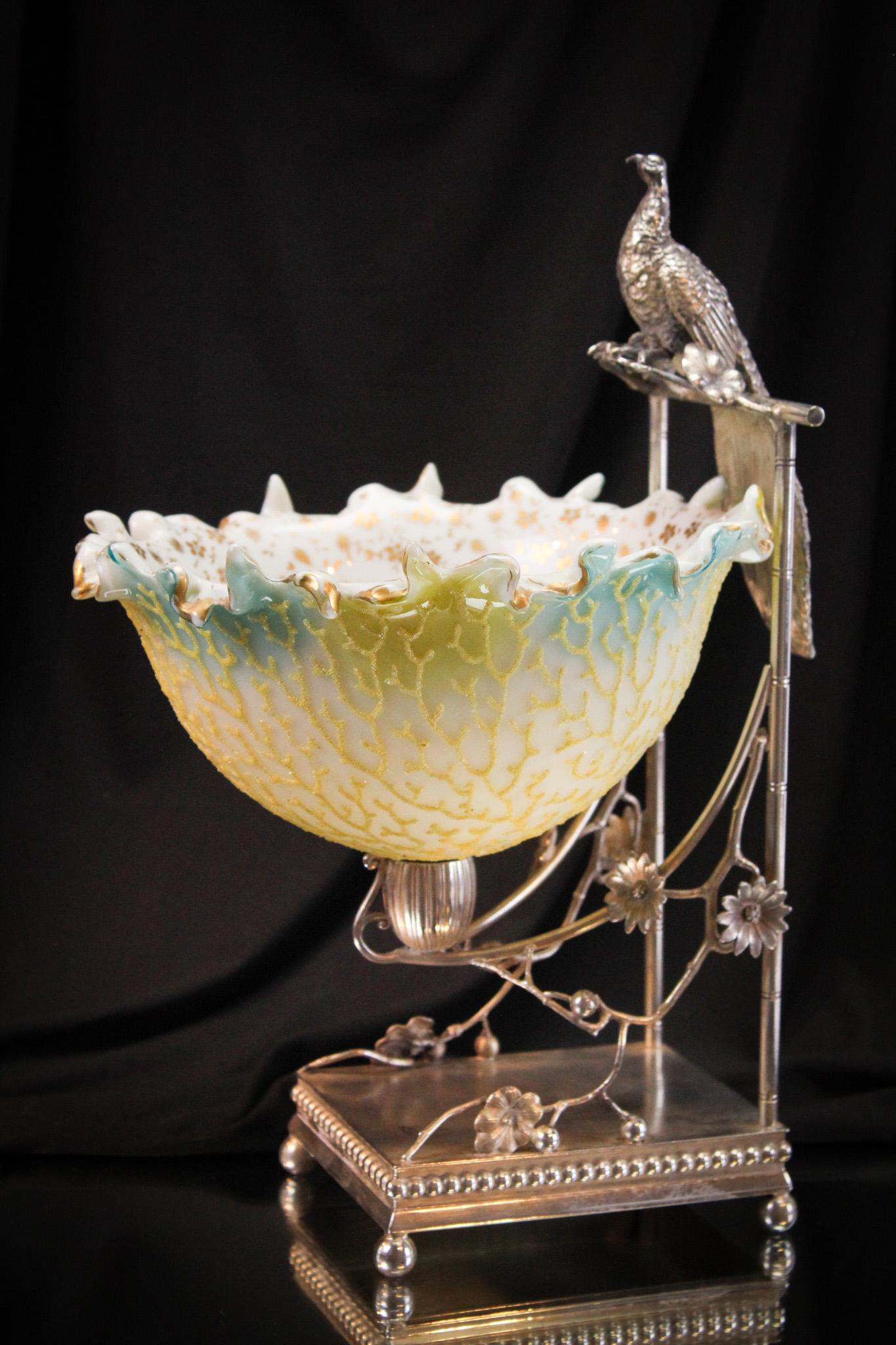 Phenomenal Wilcox Silverplate Peacock Coralene Brides Bowl Centerpiece (1 of 18)