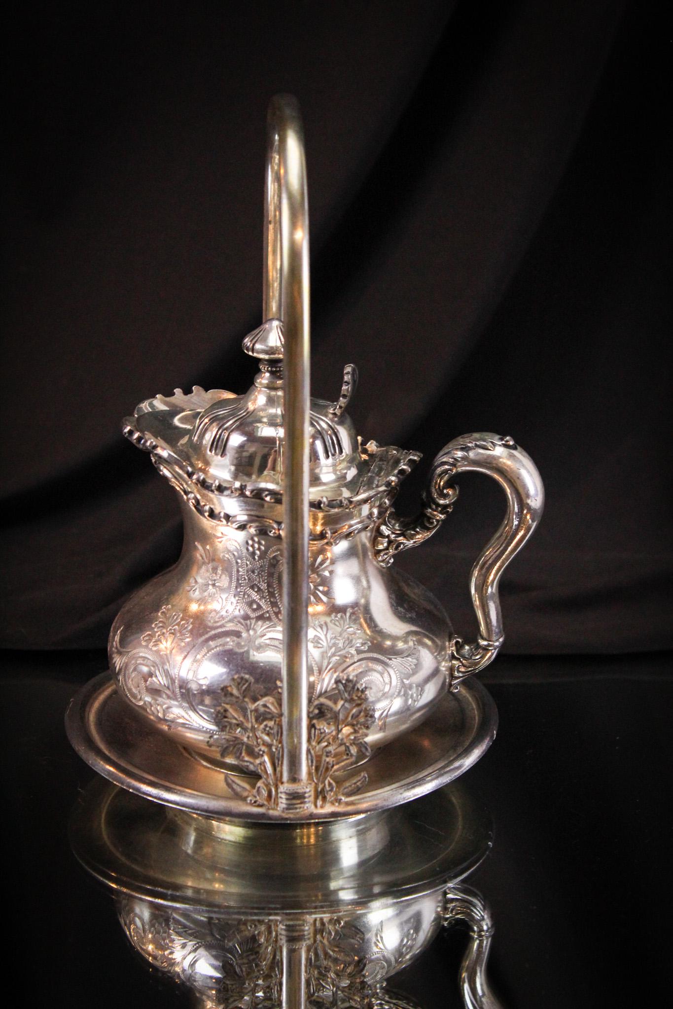Wonderful Meriden Silverplate Victorian Syrup Pitcher & Basket Tray (1 of 13)