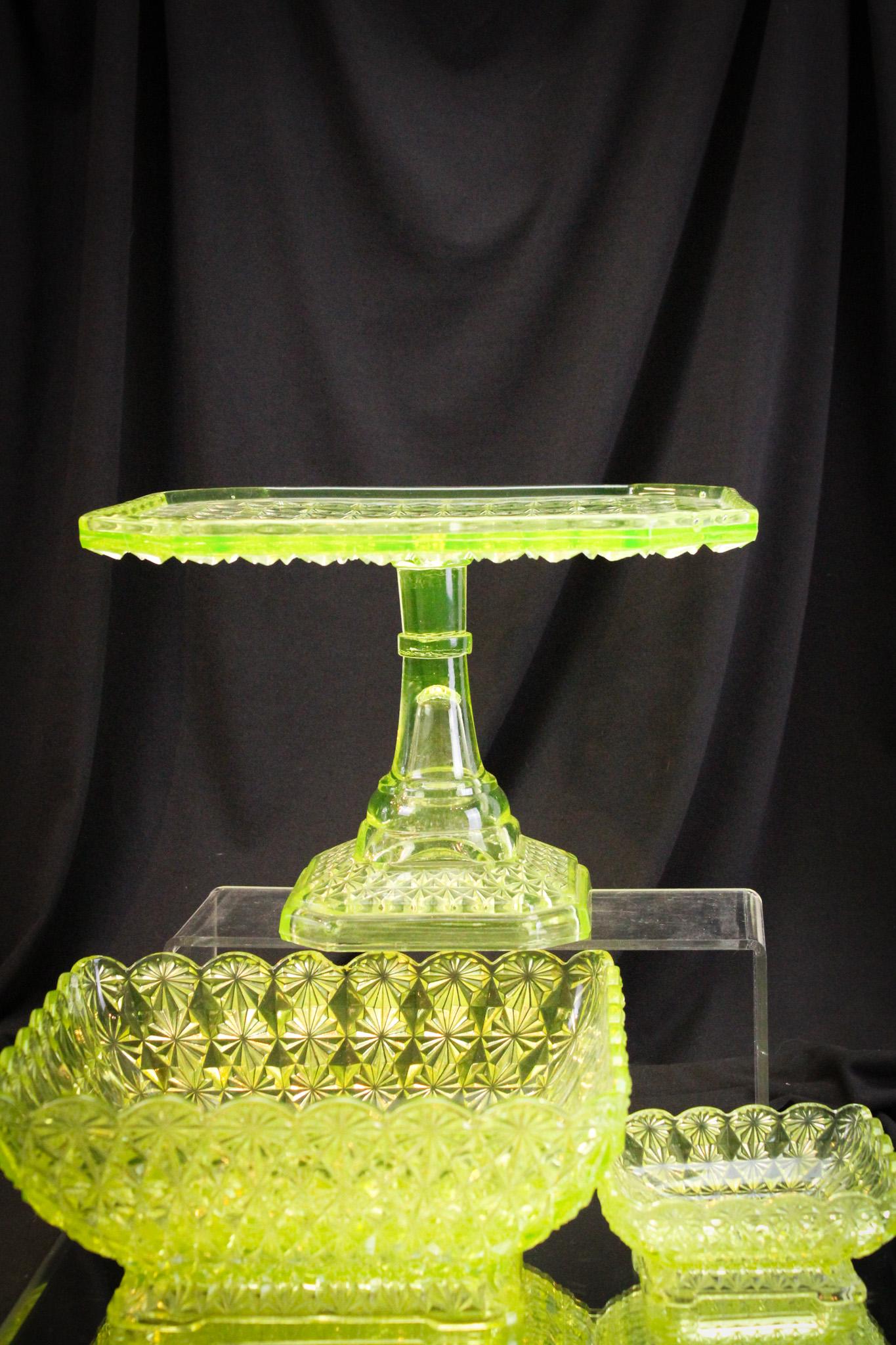 3 pc Lot Vaseline Daisy & Button Glass (1 of 17)