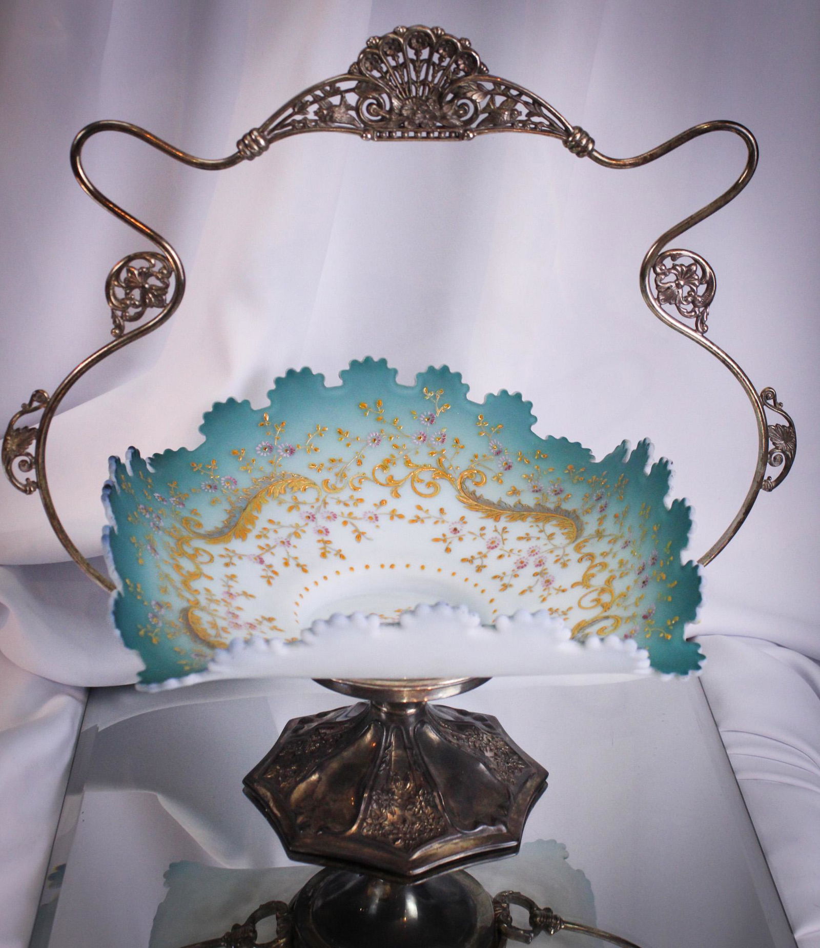 Rogers Silverplate Victorian Blue Satin Glass Brides Basket (1 of 12)