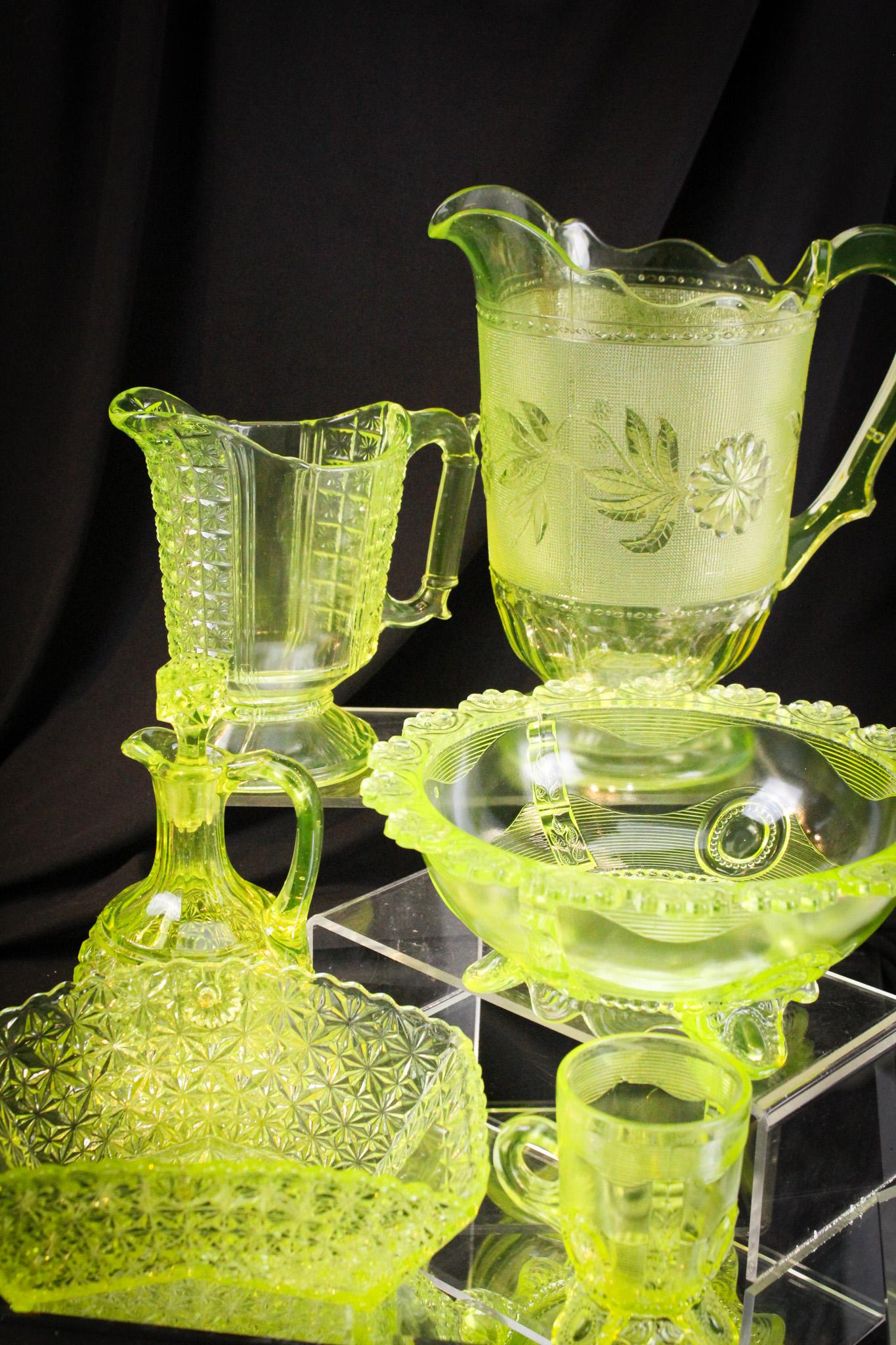 Mega Magnum Auctions 6 pc Lot Vaseline Glass (1 of 19)