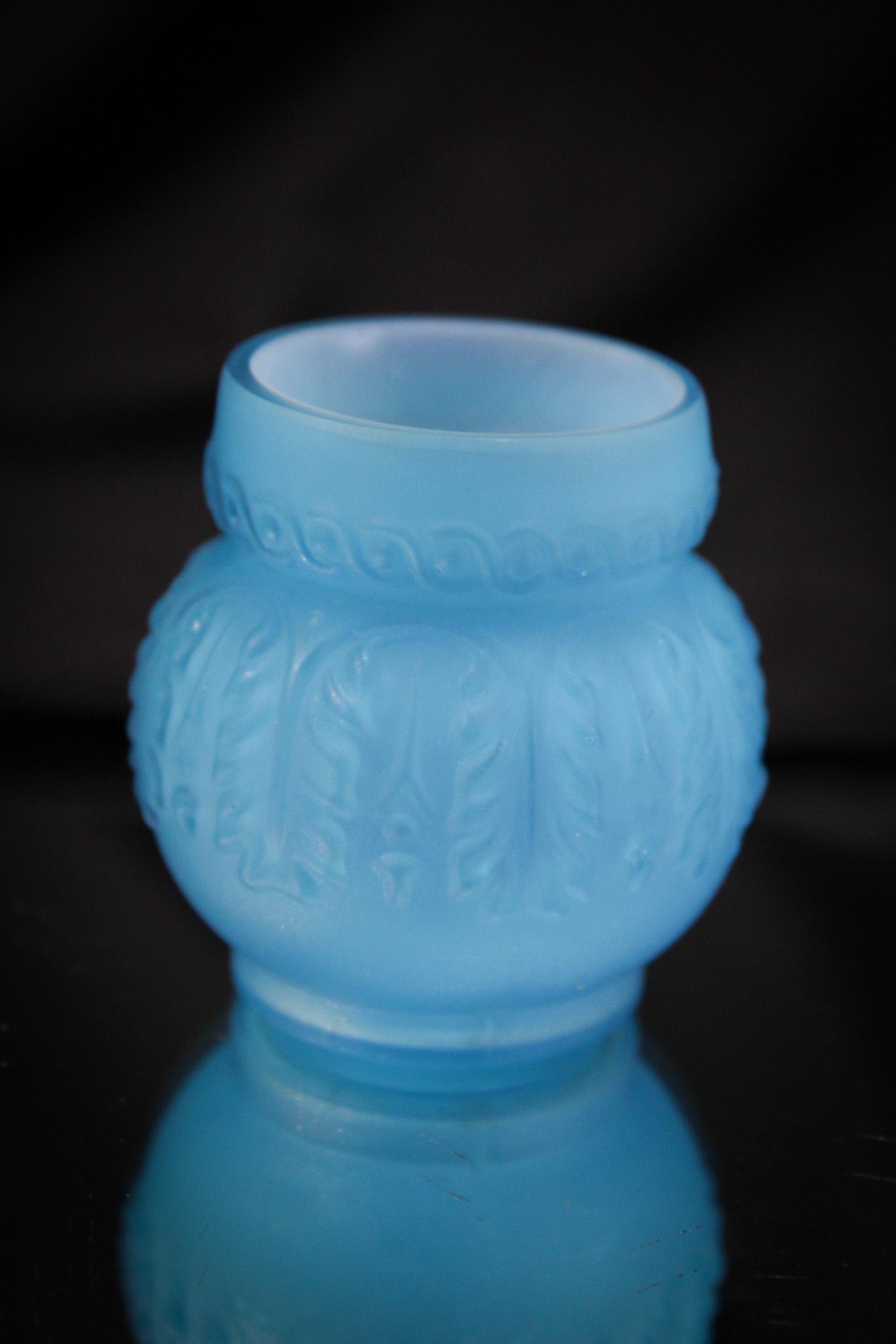 Northwood Blue satin Leaf Umbrella Toothpick Holder (1 of 4)