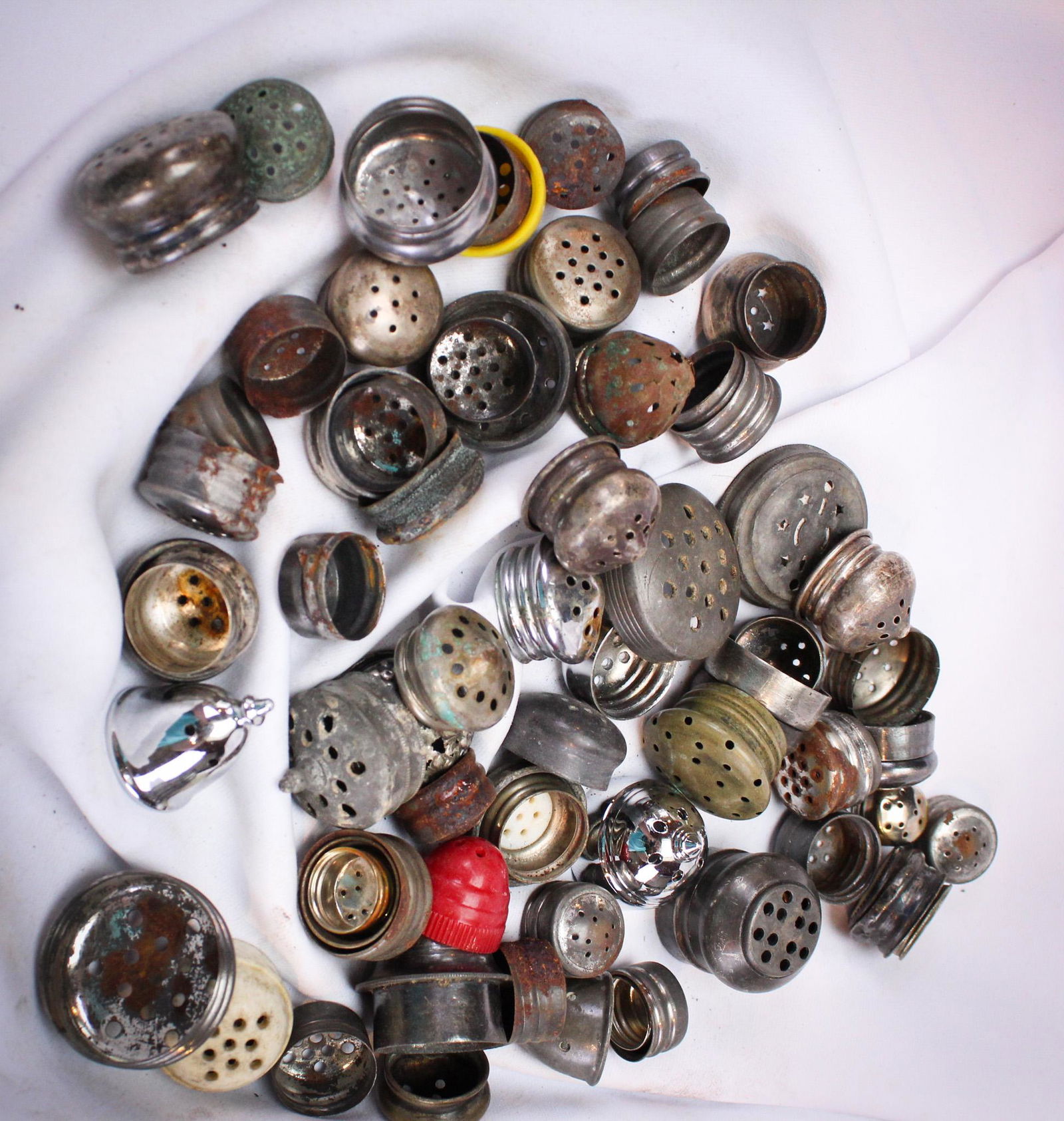 Mega Mother Magnum's 68 pc Lot of Salt Shaker Victorian & More Lids (1 of 8)