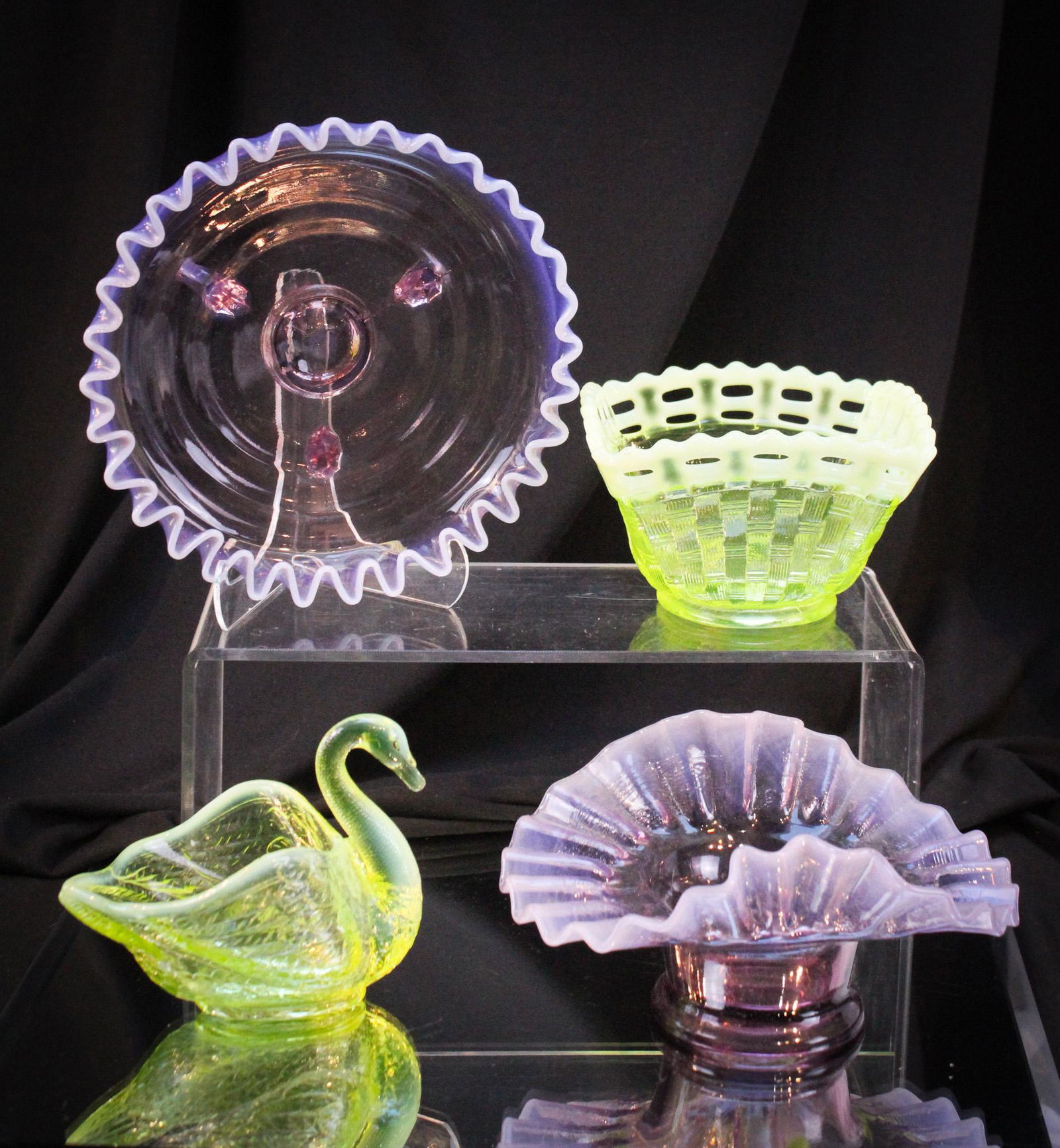 4 pc Lot Fenton Glass Pleasure (1 of 17)