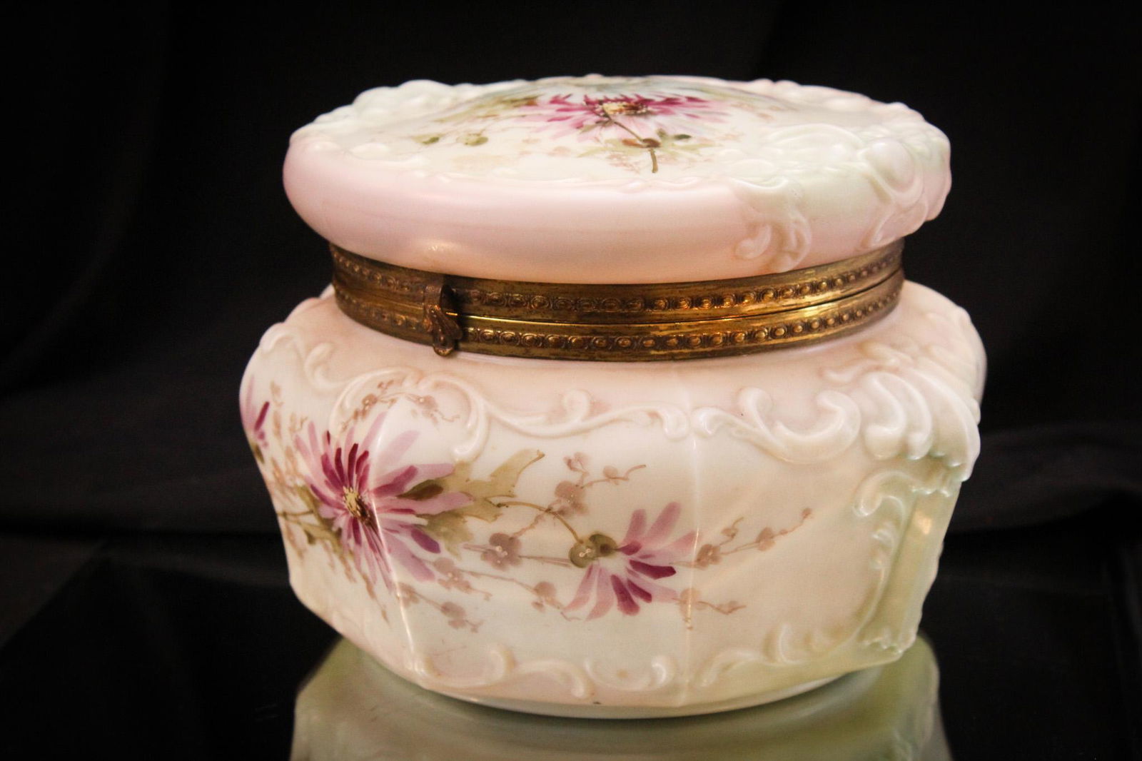 Signed Large Wavecrest Victorian Box (1 of 10)