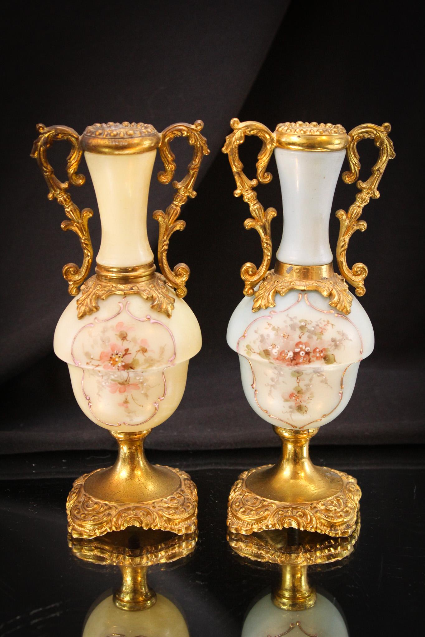 2 pc Lot Wavecrest Ormulu Cabinet Vases (1 of 5)