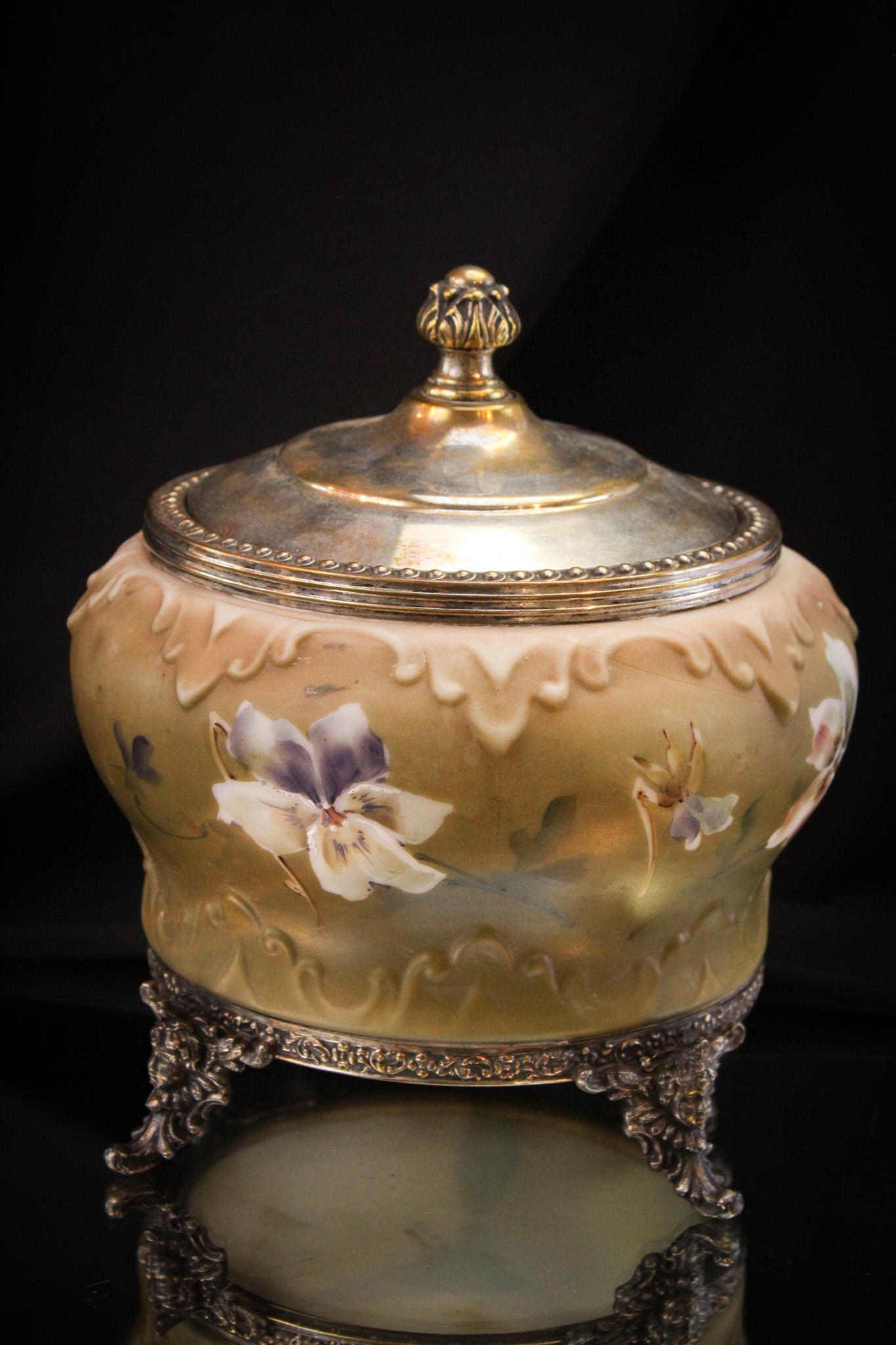 Large Wavecrest Floral decorated Nakara Covered Jar (1 of 11)