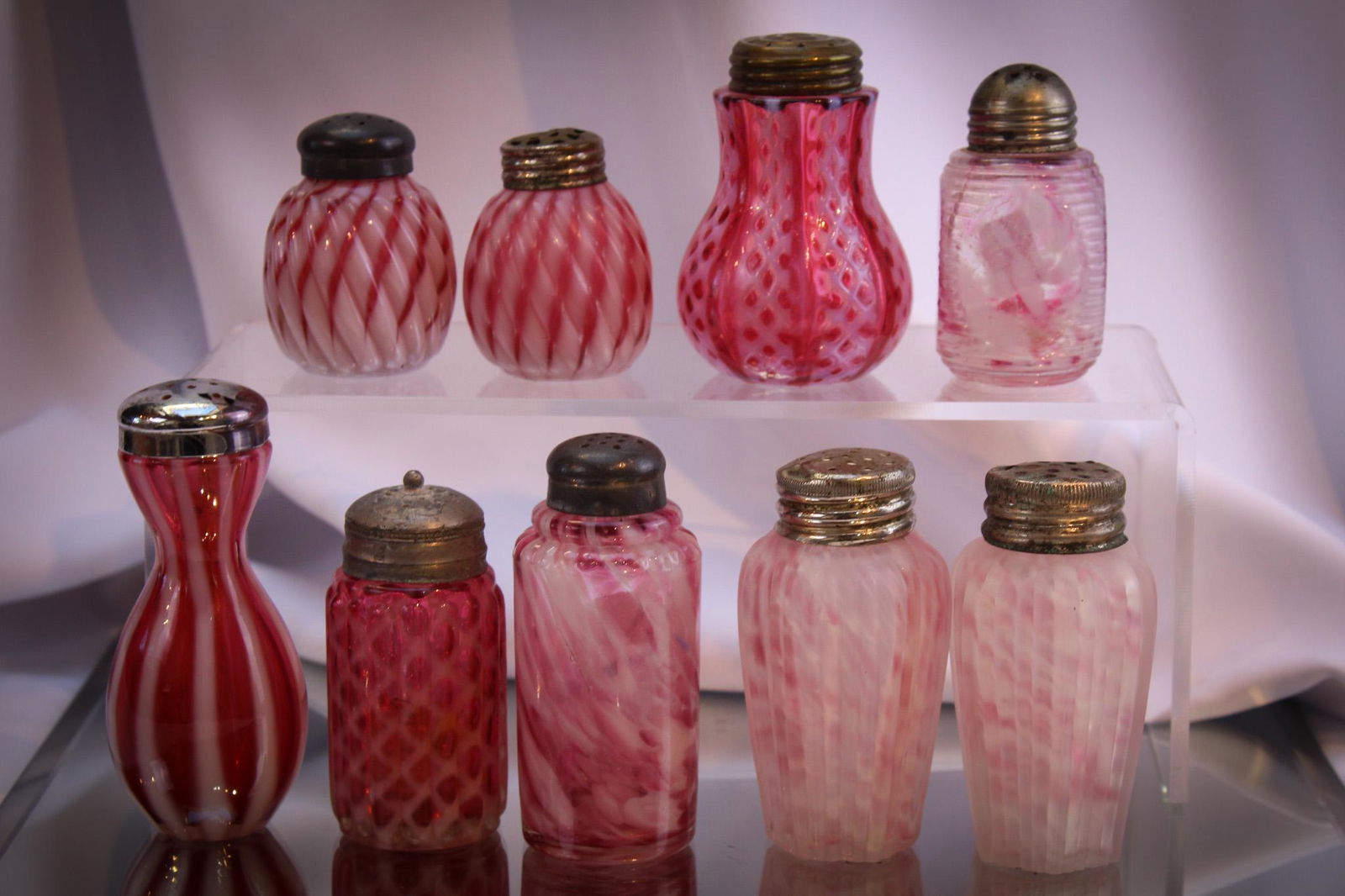 Mega Magnum Auctions 9 pc Lot Cranberry Opalescent 7 More Salt Shakers (1 of 4)